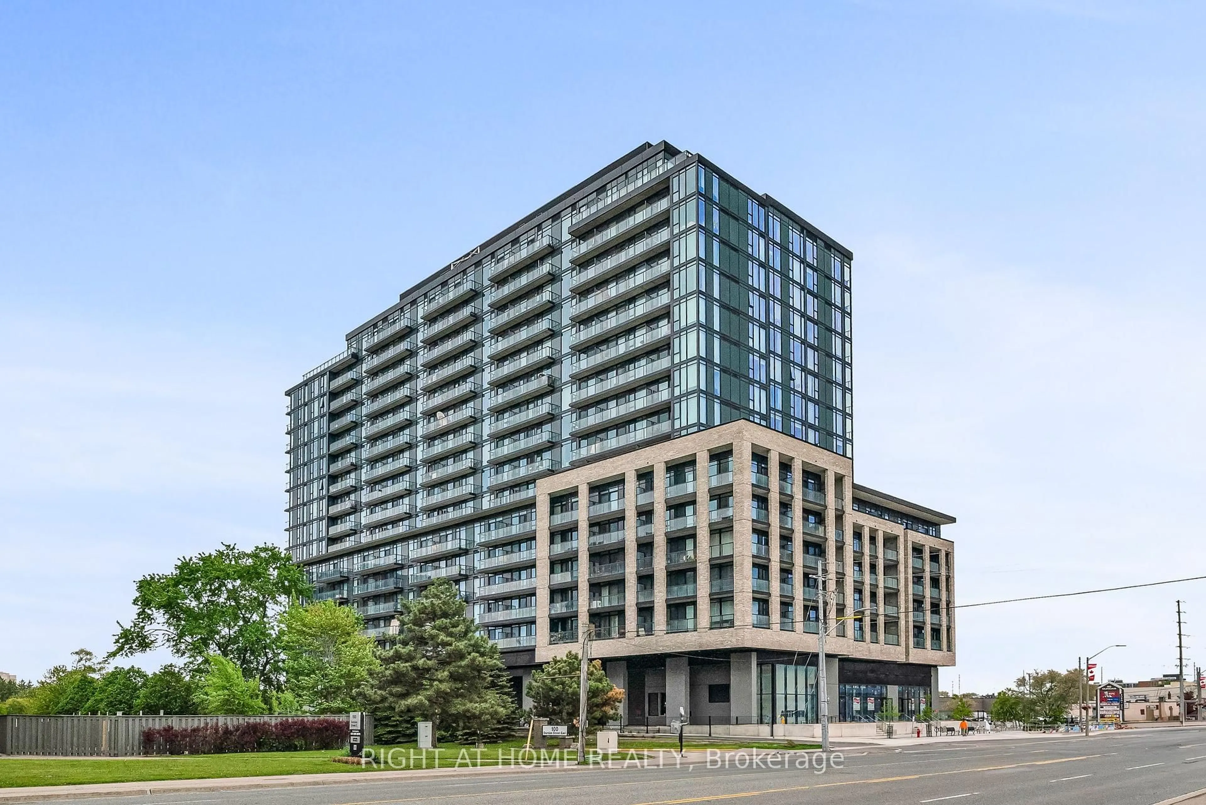 Indoor foyer for 86 Dundas St #1520, Mississauga Ontario L5A 1W4