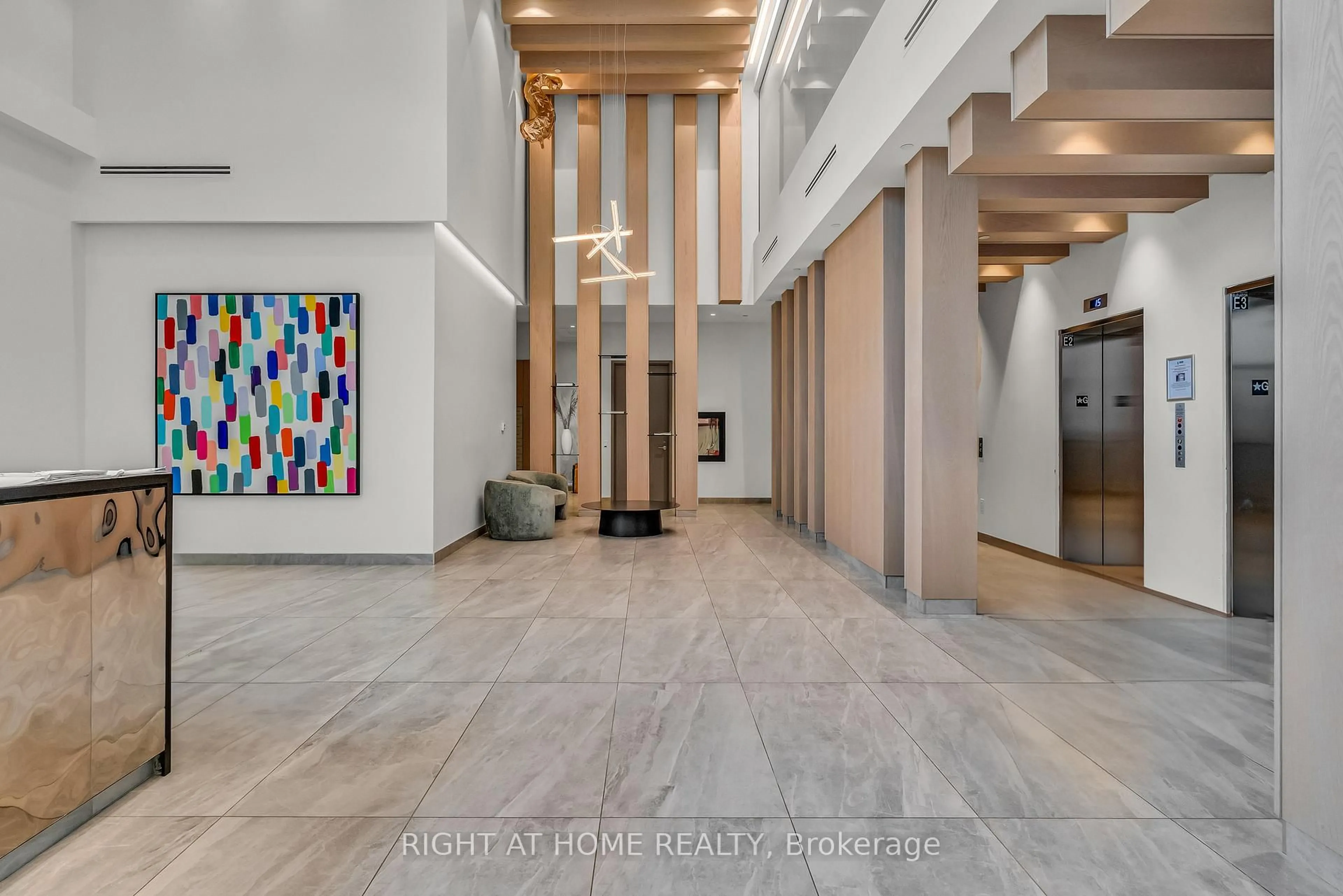 Indoor foyer for 86 Dundas St #1520, Mississauga Ontario L5A 1W4