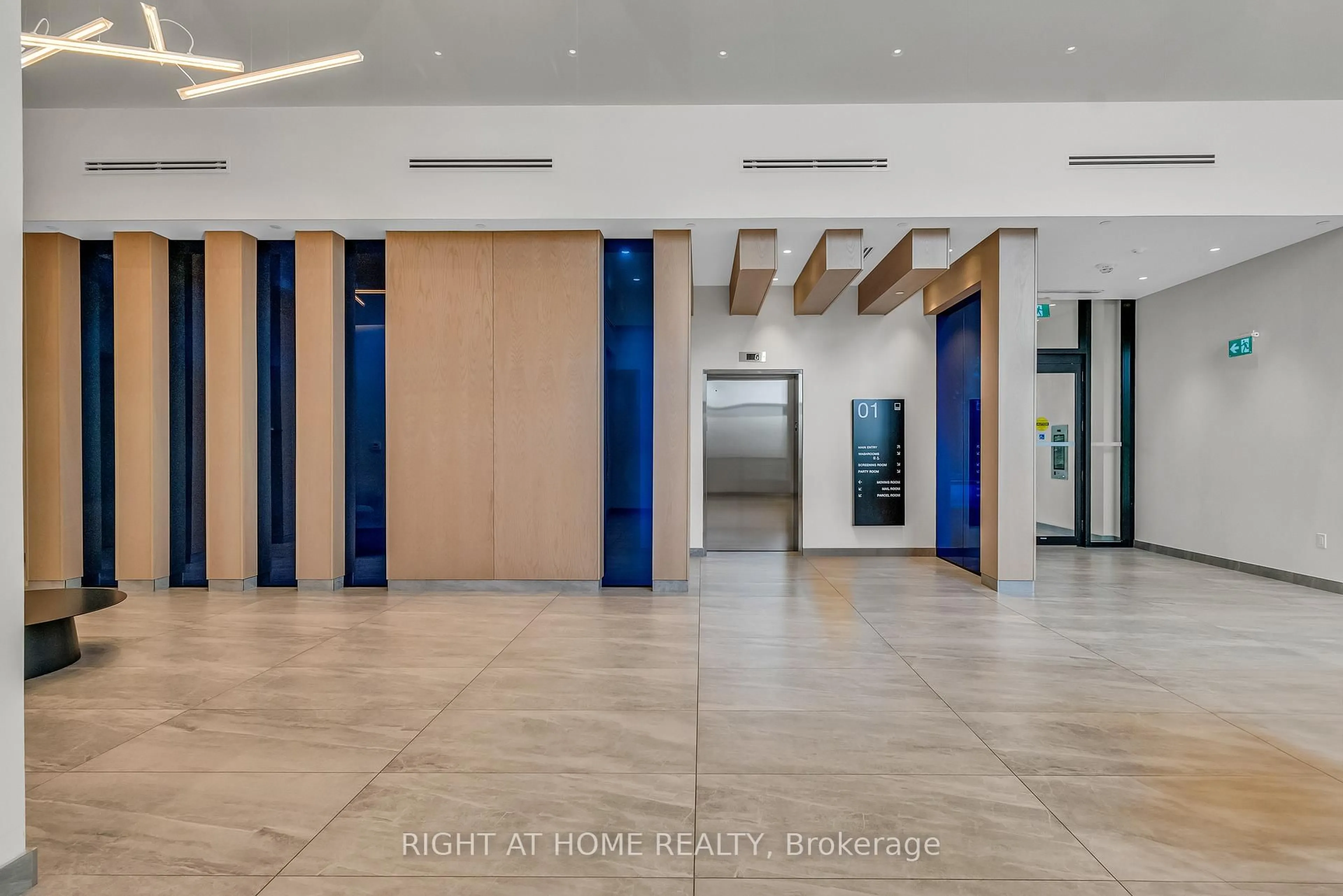 Indoor foyer for 86 Dundas St #1520, Mississauga Ontario L5A 1W4