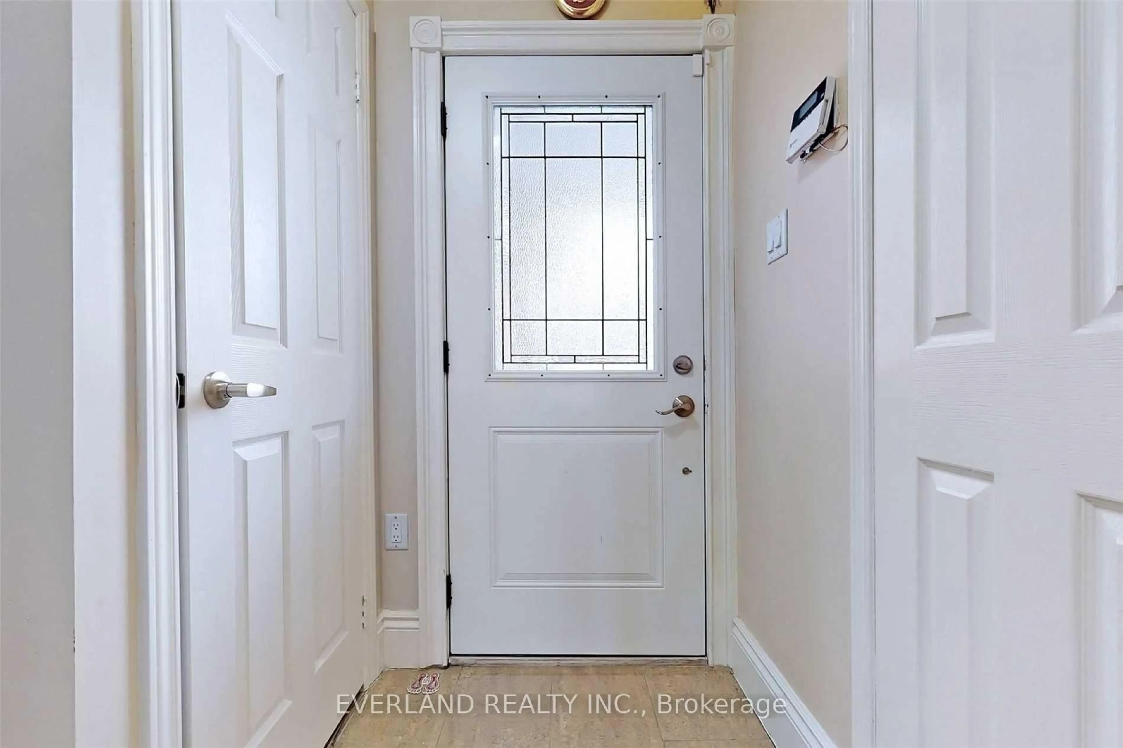 Indoor entryway for 17 Letty Ave, Brampton Ontario L6Y 4T5