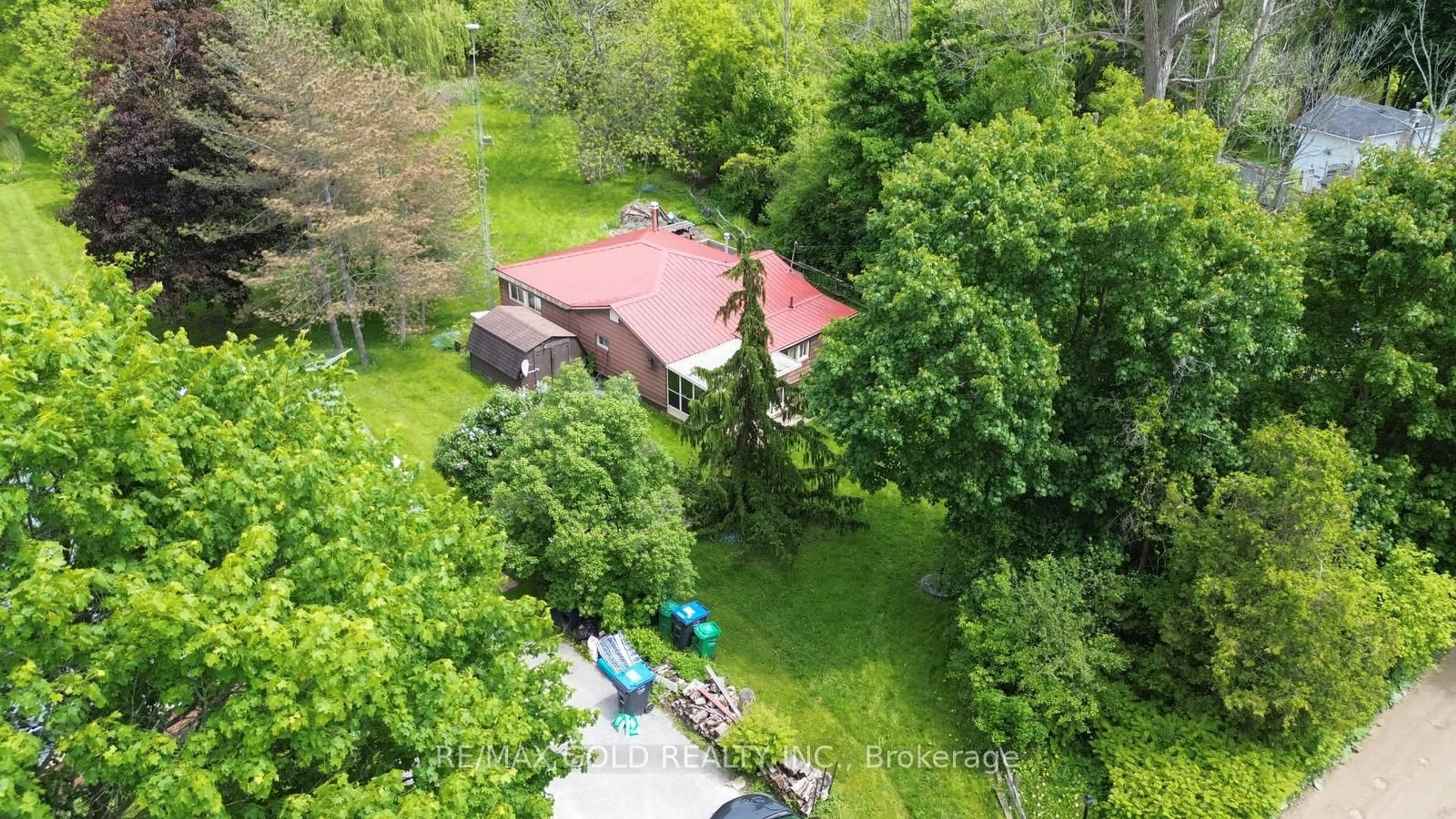 A pic from outside/outdoor area/front of a property/back of a property/a pic from drone, forest/trees view for 179 Ferndale Park Rd, Caledon Ontario L7C 3J7