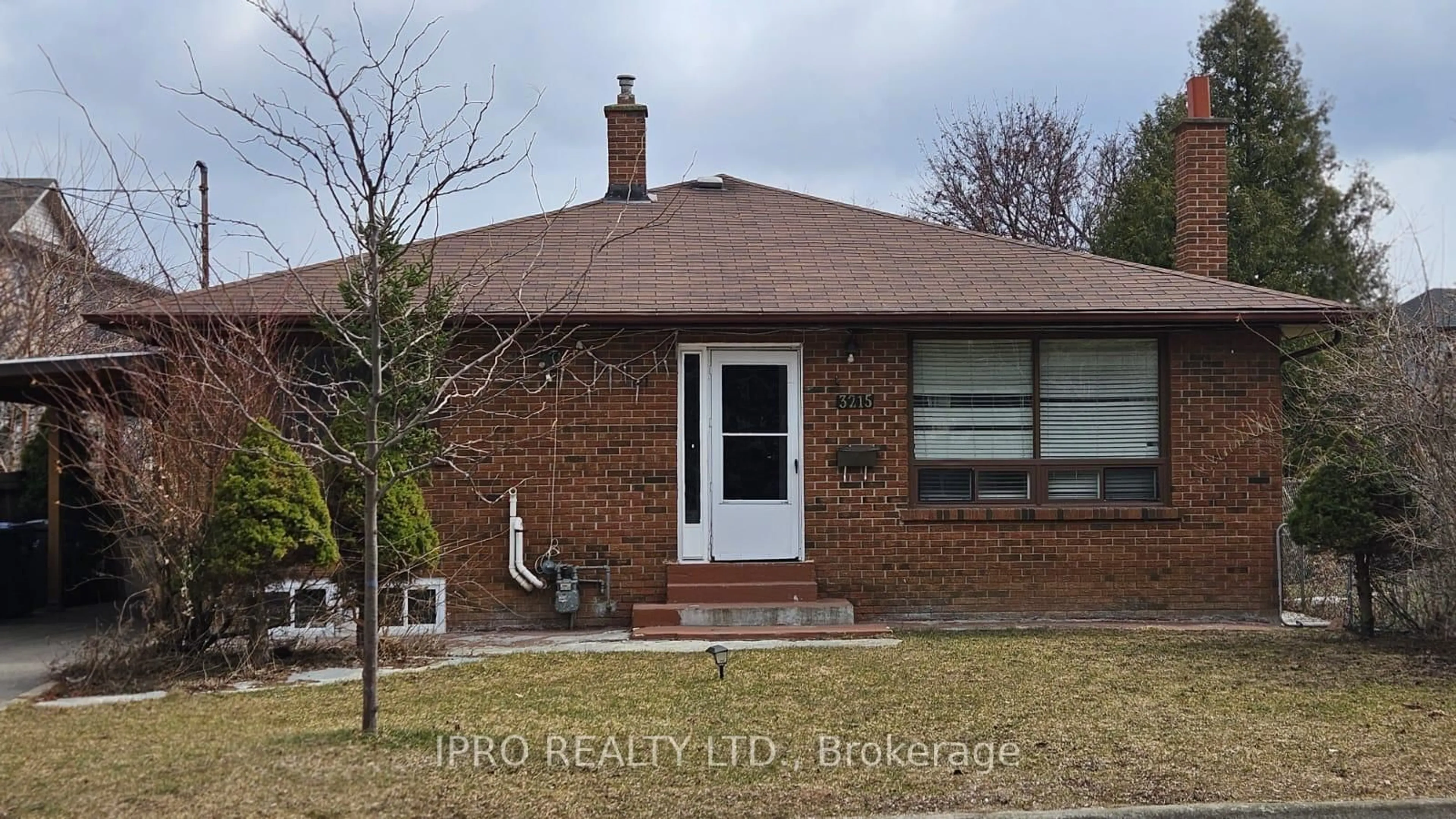 Home with brick exterior material, street for 3215 Parkerhill Rd, Mississauga Ontario L5B 1V7
