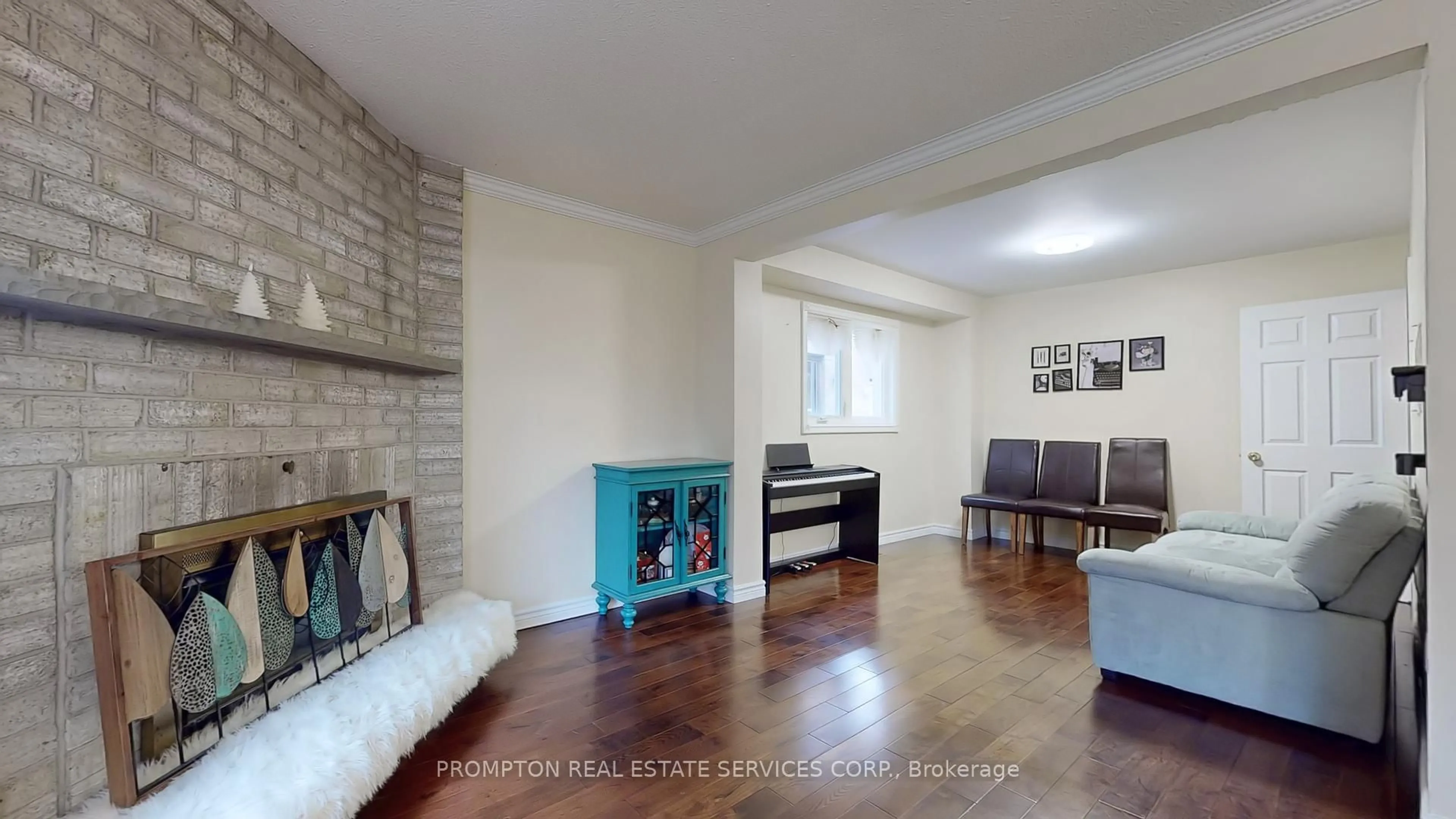 Living room with furniture, unknown for 409 Silverthorne Cres, Mississauga Ontario L5R 1W1