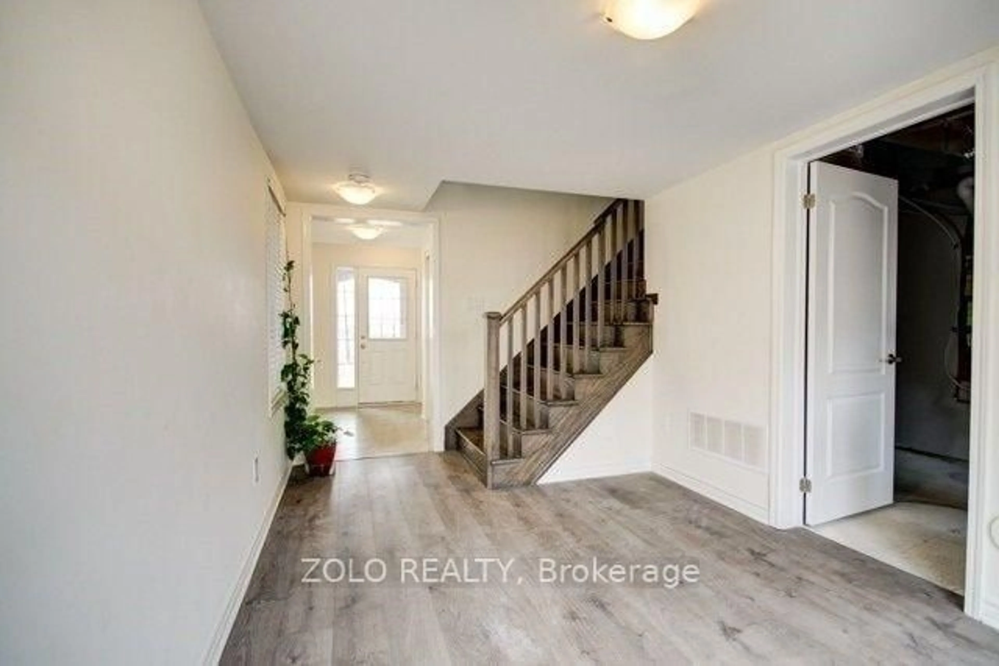Indoor entryway for 34 Stewardship Rd, Brampton Ontario L7A 4E8