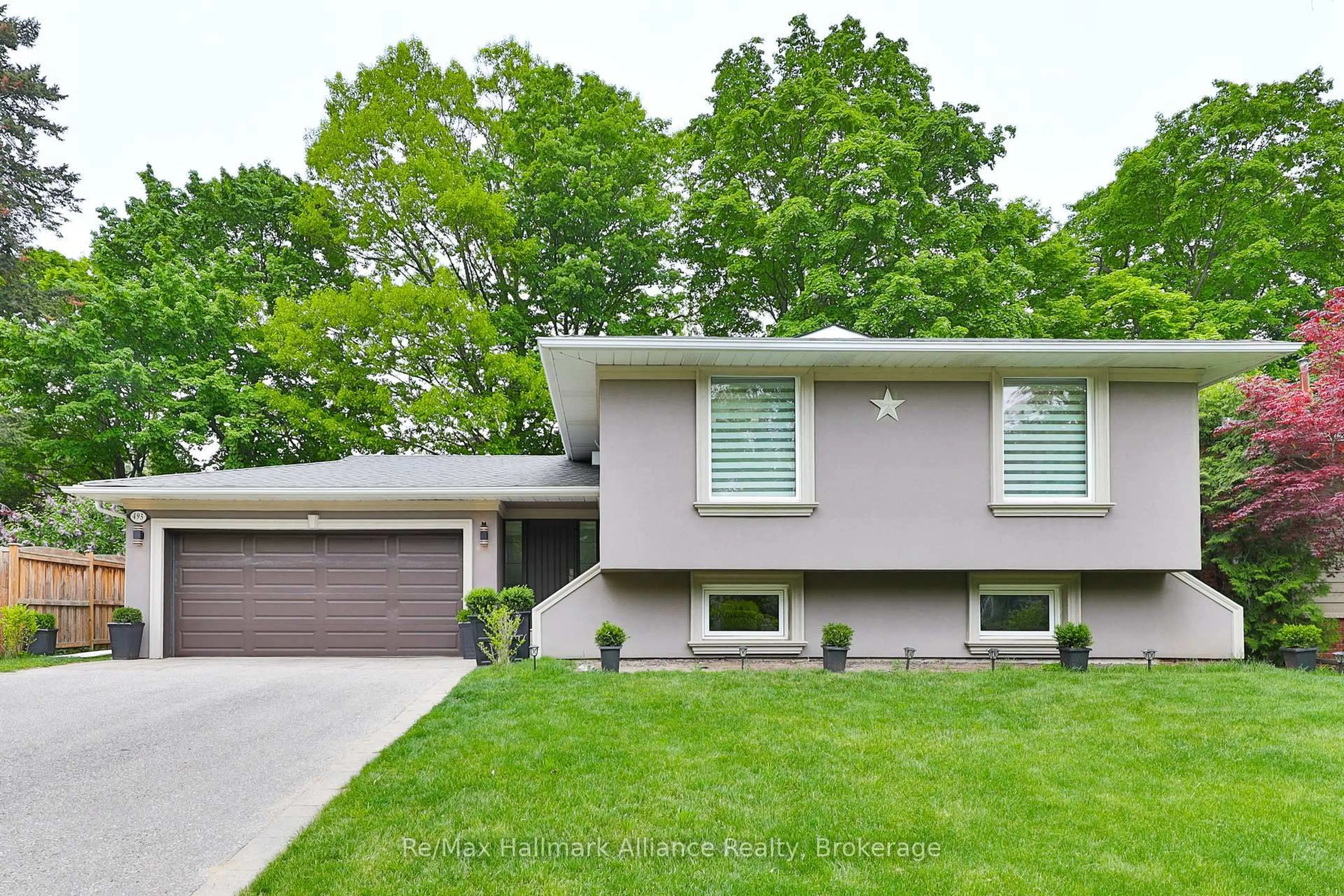 Home with vinyl exterior material, street for 495 Brookmill Rd, Oakville Ontario L6J 5K6