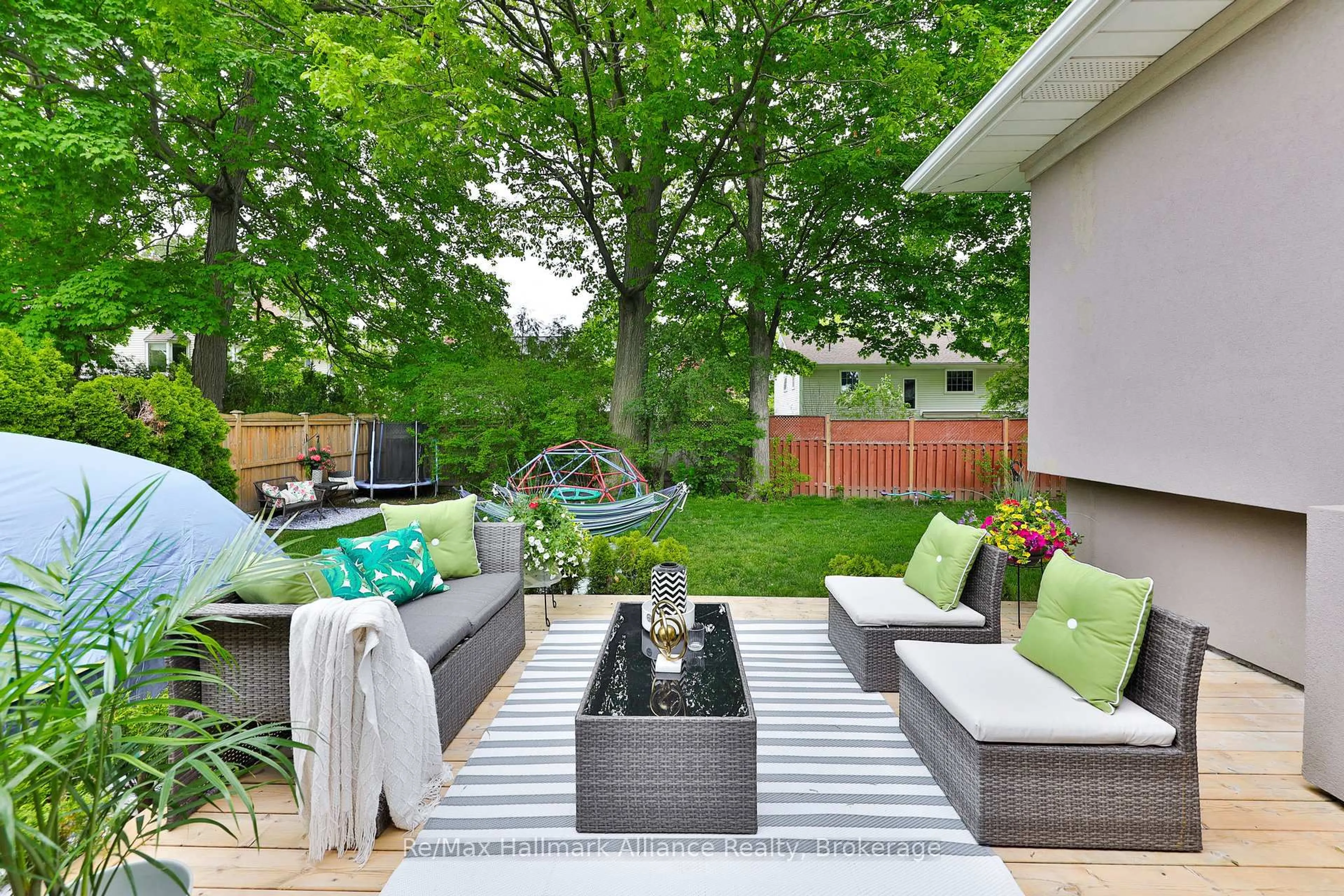 Patio, street for 495 Brookmill Rd, Oakville Ontario L6J 5K6