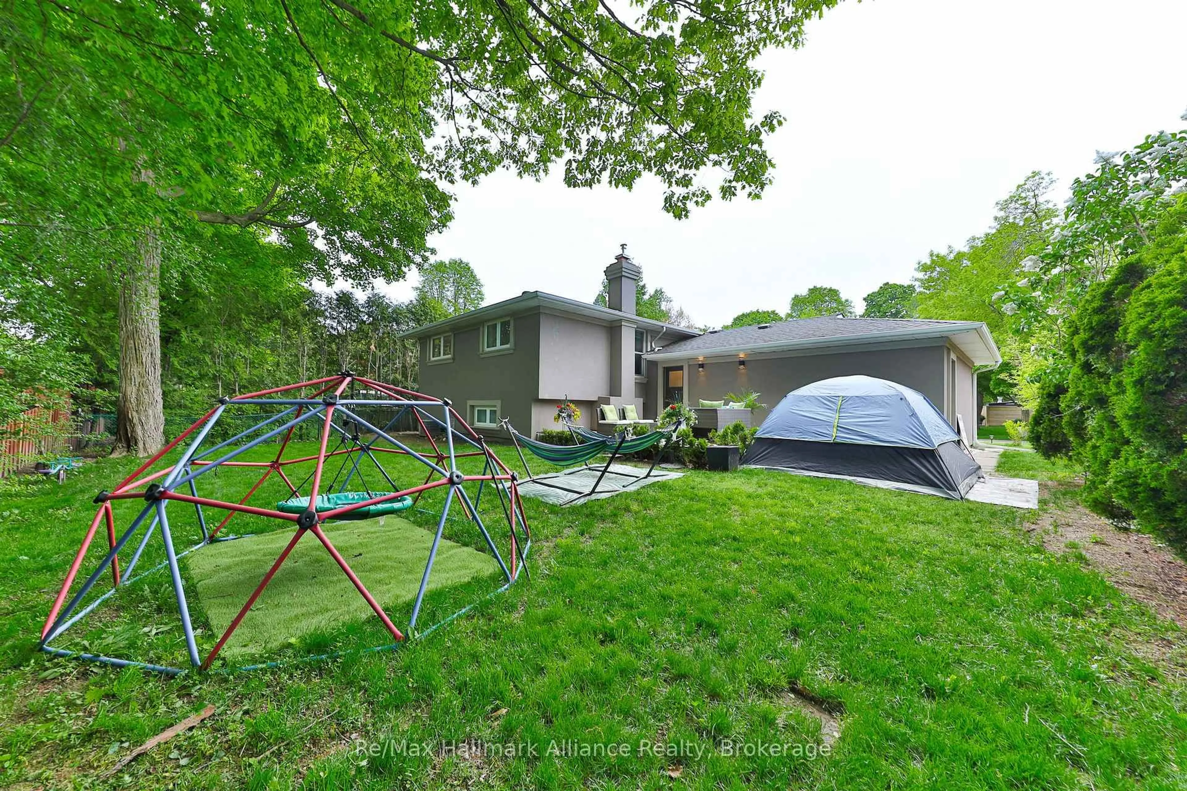 Patio, unknown for 495 Brookmill Rd, Oakville Ontario L6J 5K6