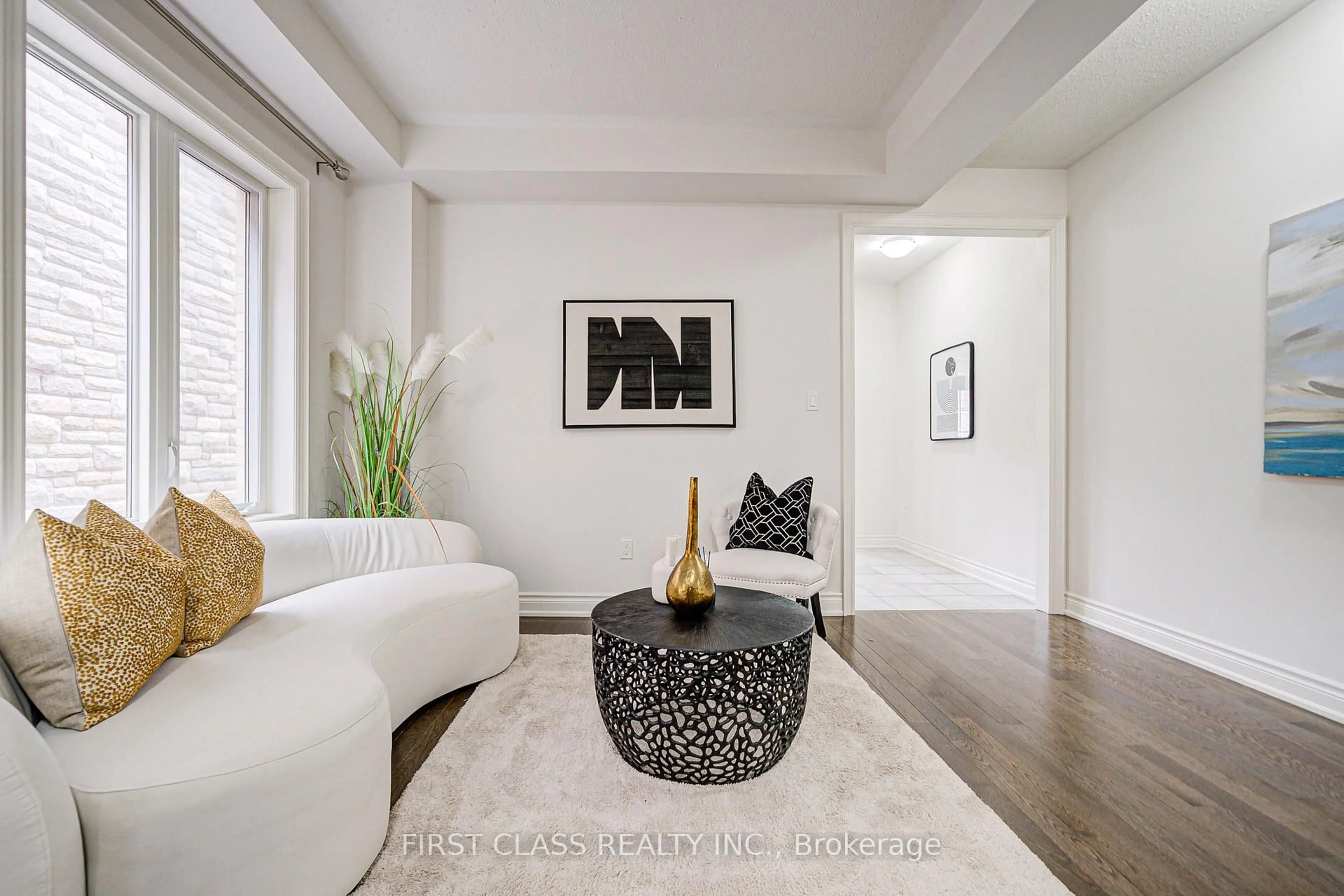 Living room with furniture, unknown for 3103 Streamwood Passage N/A, Oakville Ontario L6H 0S8
