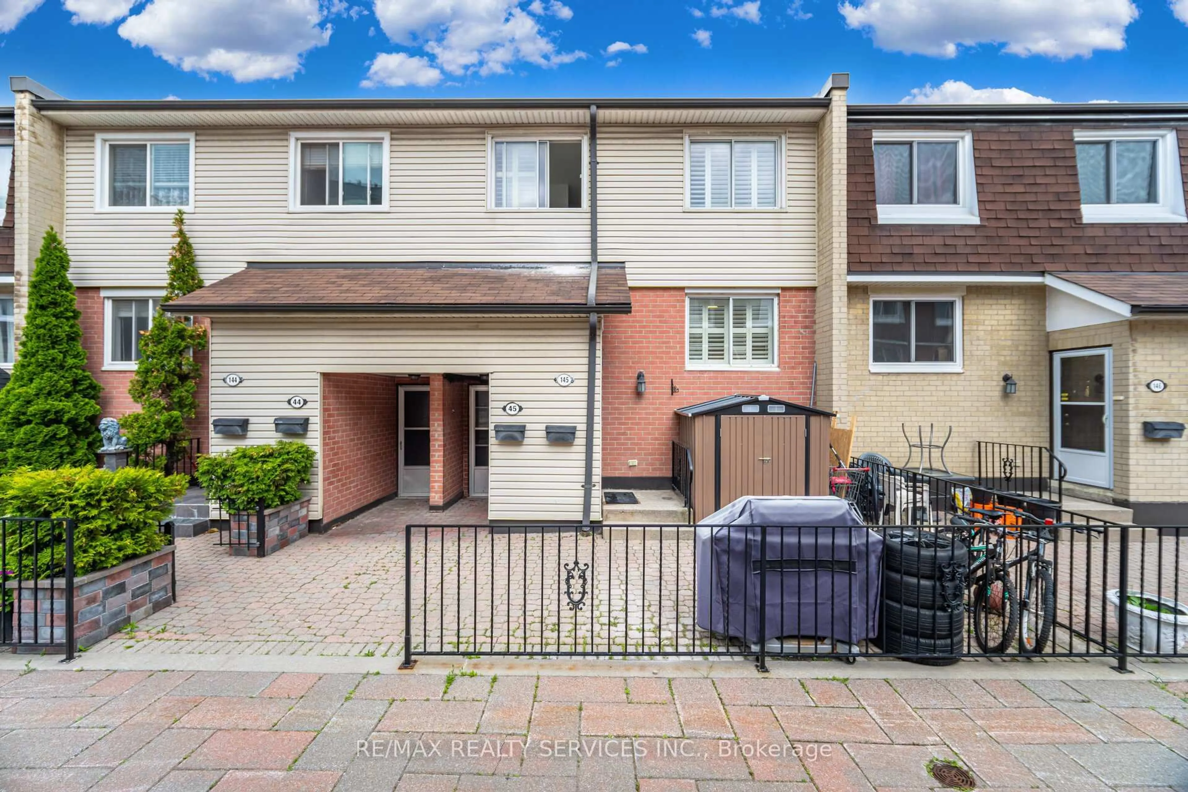Patio, street for 2170 Bromsgrove Rd #145, Mississauga Ontario L5J 4J2