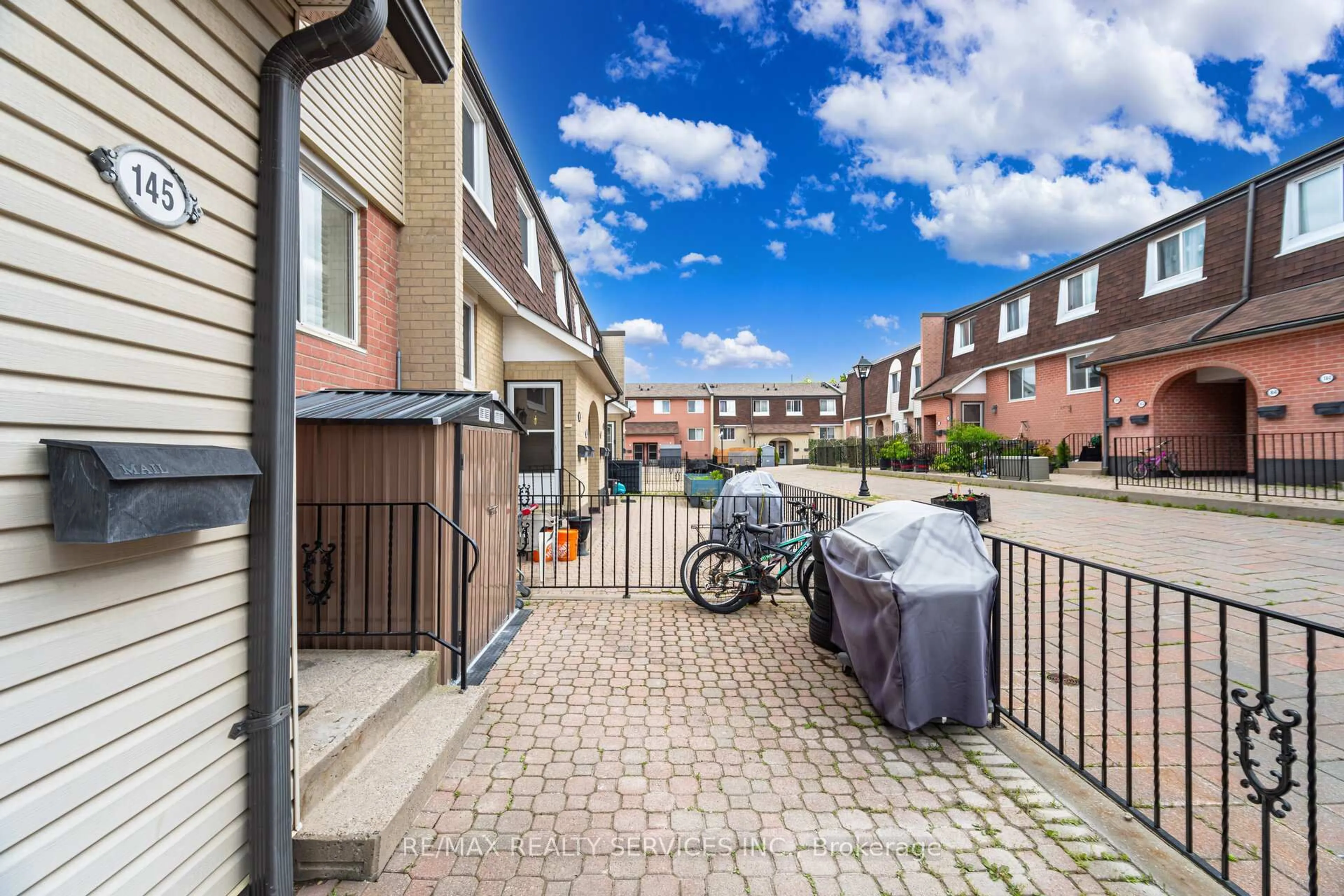 Patio, street for 2170 Bromsgrove Rd #145, Mississauga Ontario L5J 4J2
