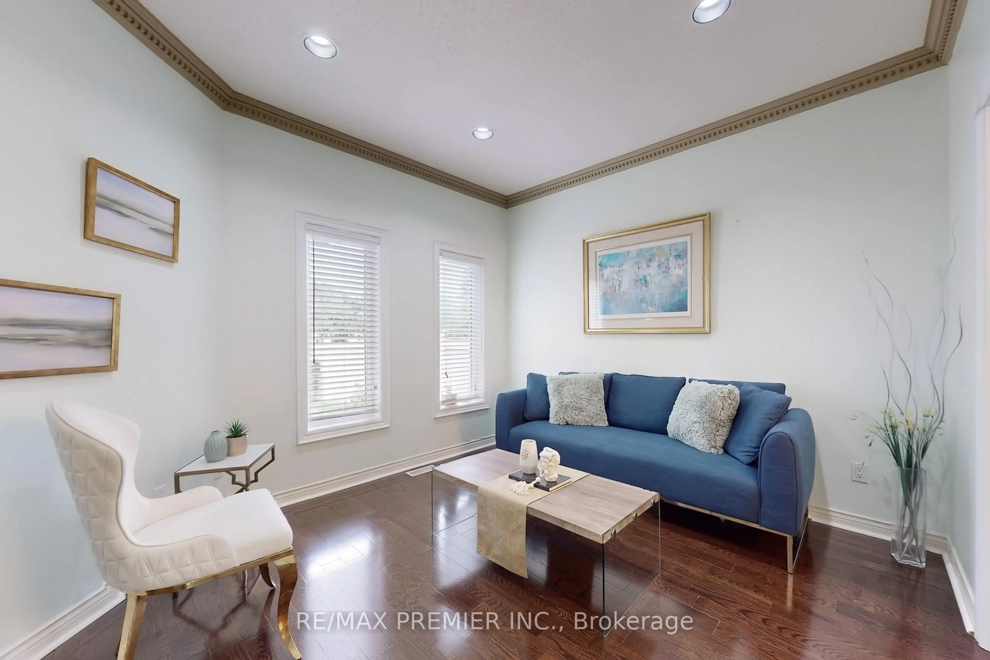 Living room with furniture, wood/laminate floor for 6 Bighorn Cres, Brampton Ontario L6R 1G5