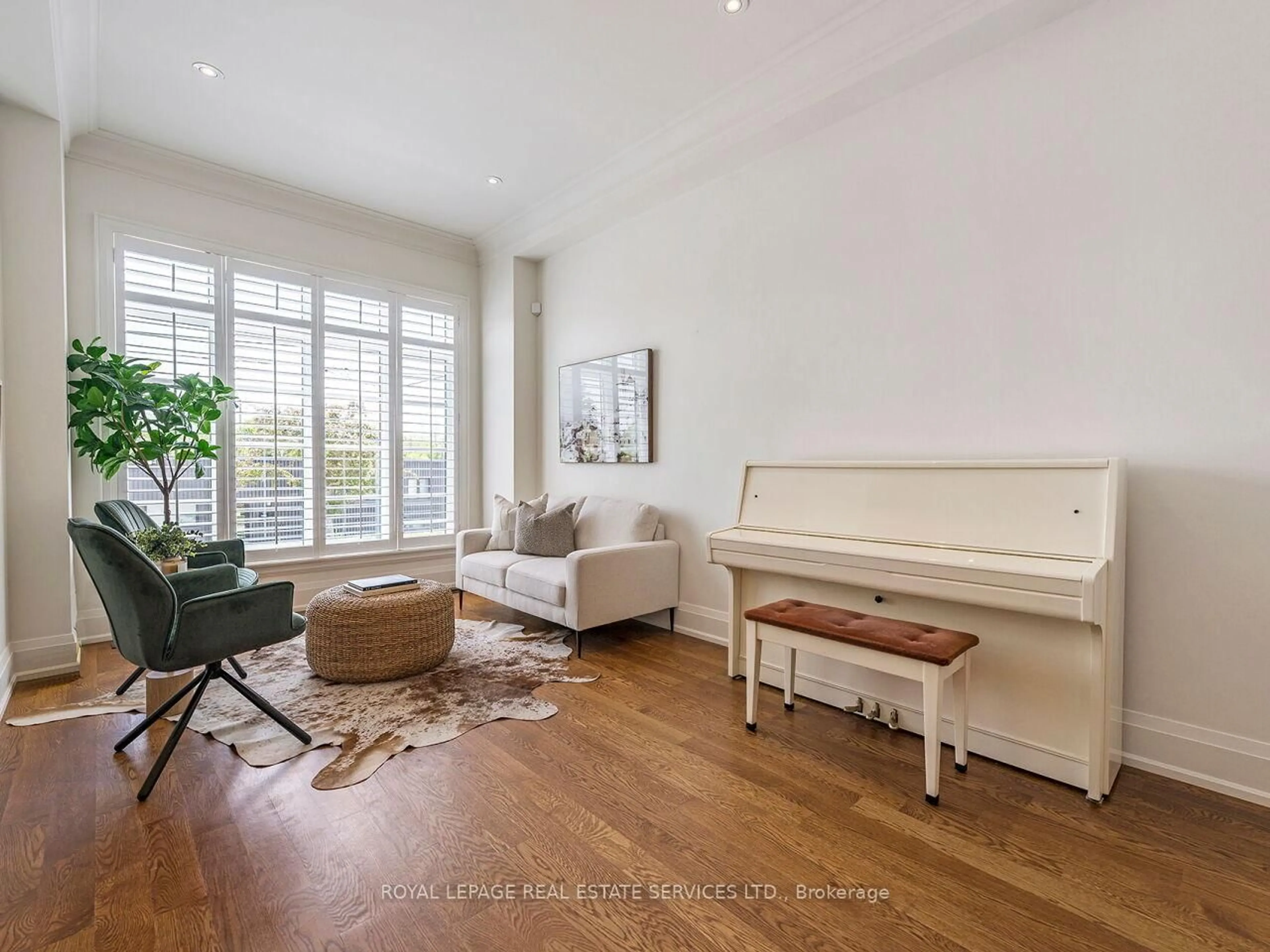 Living room with furniture, unknown for 22 Portland St, Toronto Ontario M8Y 1A5