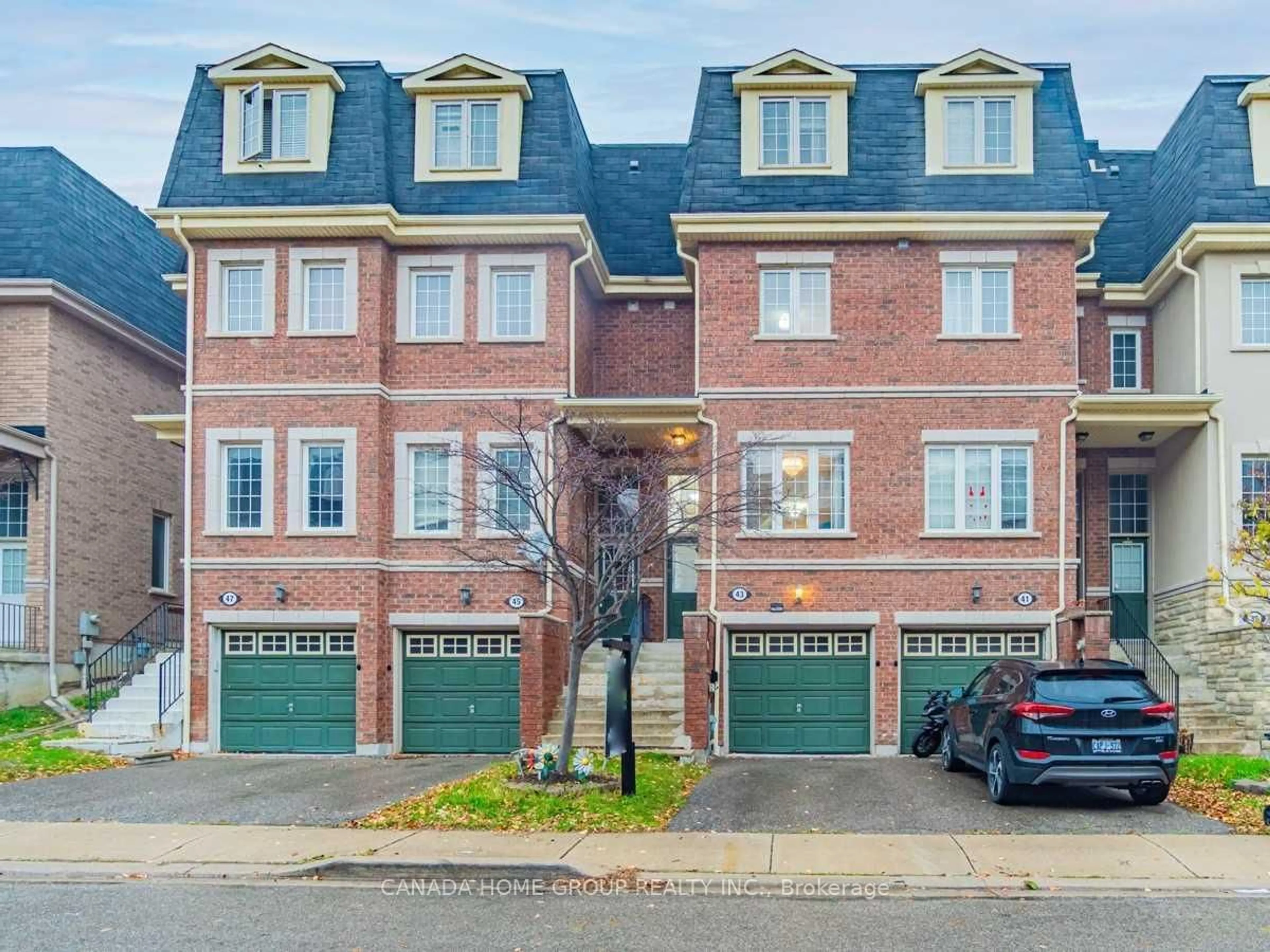 Home with brick exterior material, street for 435 Hensall Circ #43, Mississauga Ontario L5A 4P1