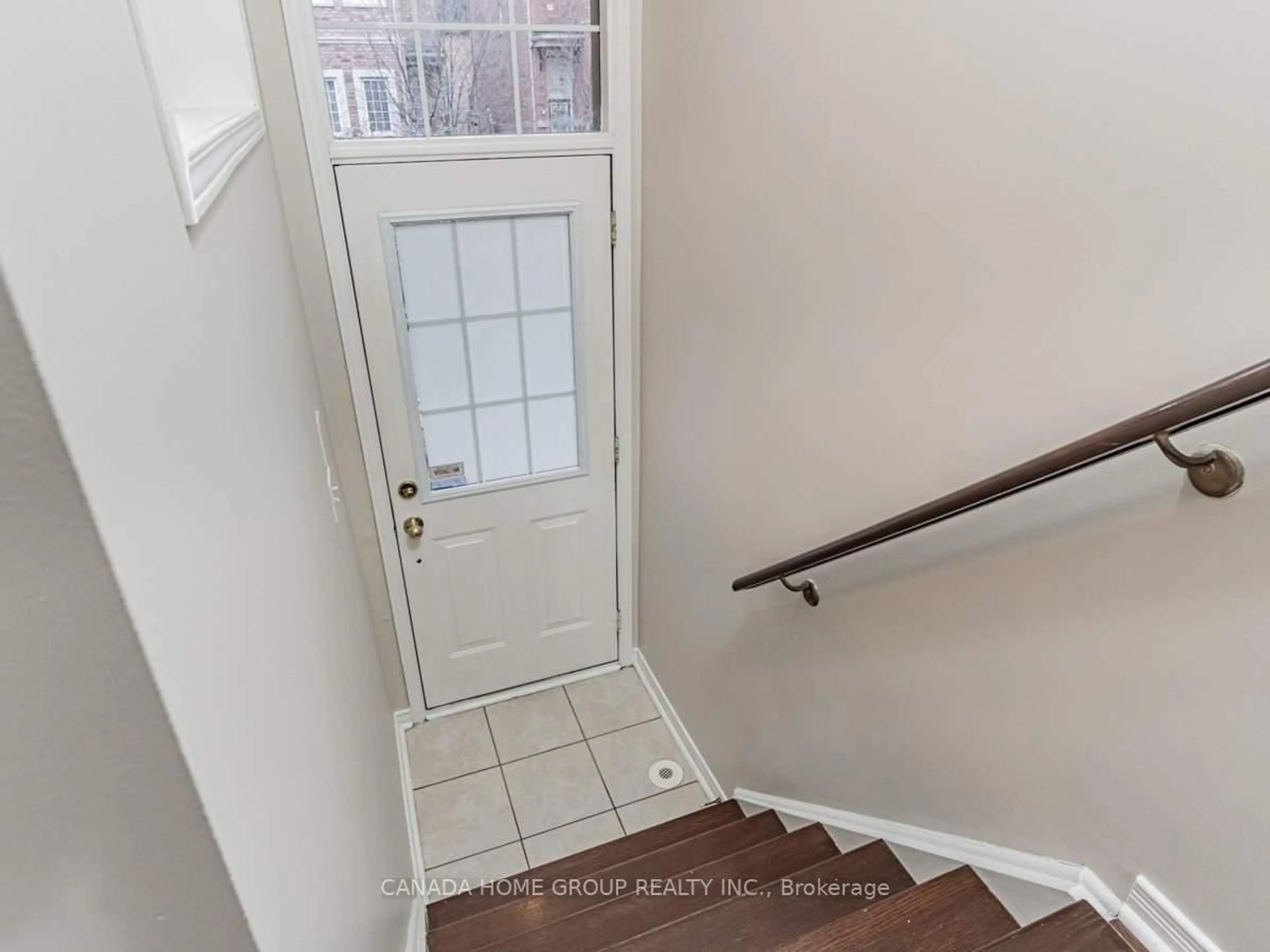 Indoor entryway for 435 Hensall Circ #43, Mississauga Ontario L5A 4P1