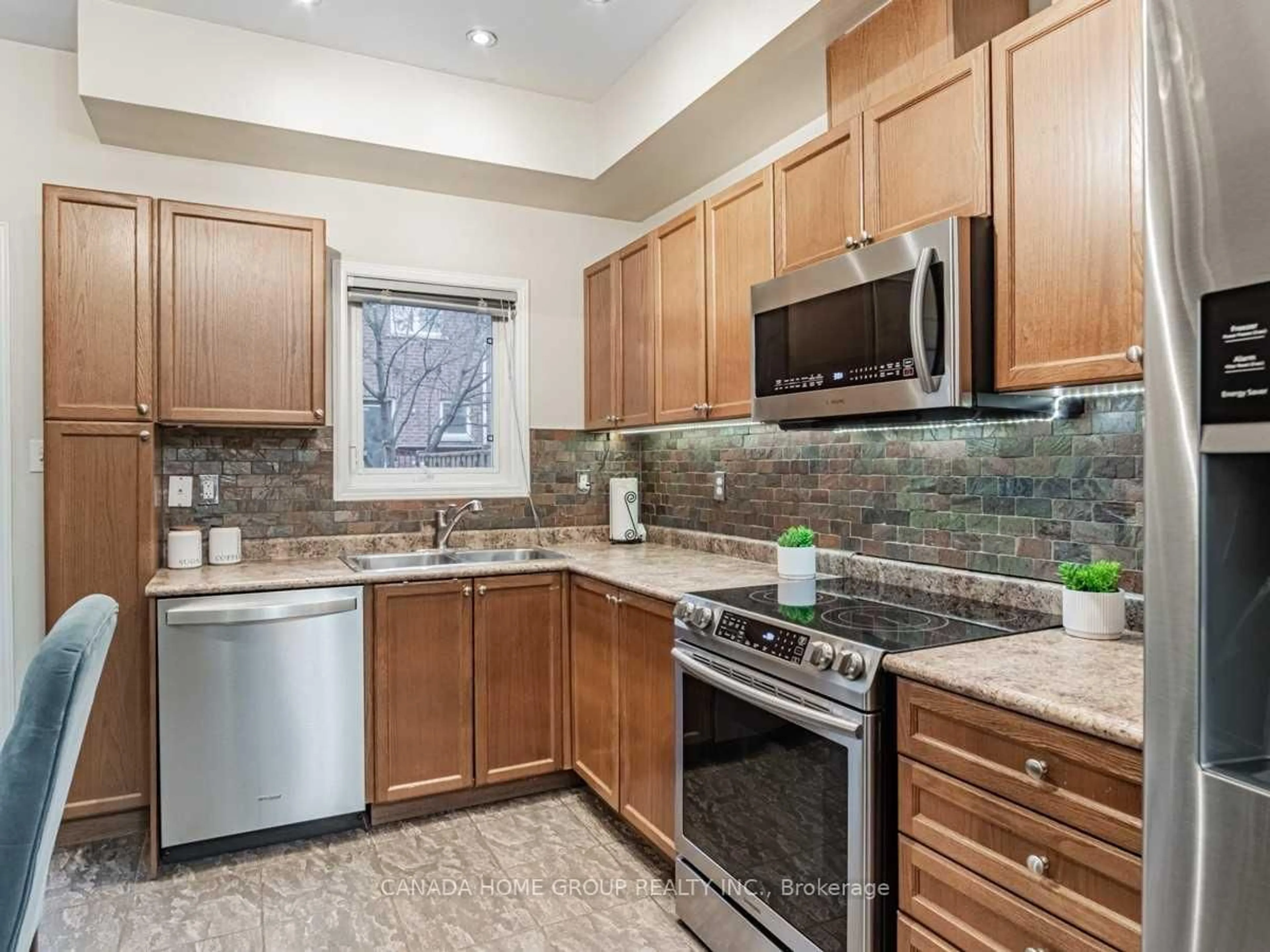 Unknown for 435 Hensall Circ #43, Mississauga Ontario L5A 4P1