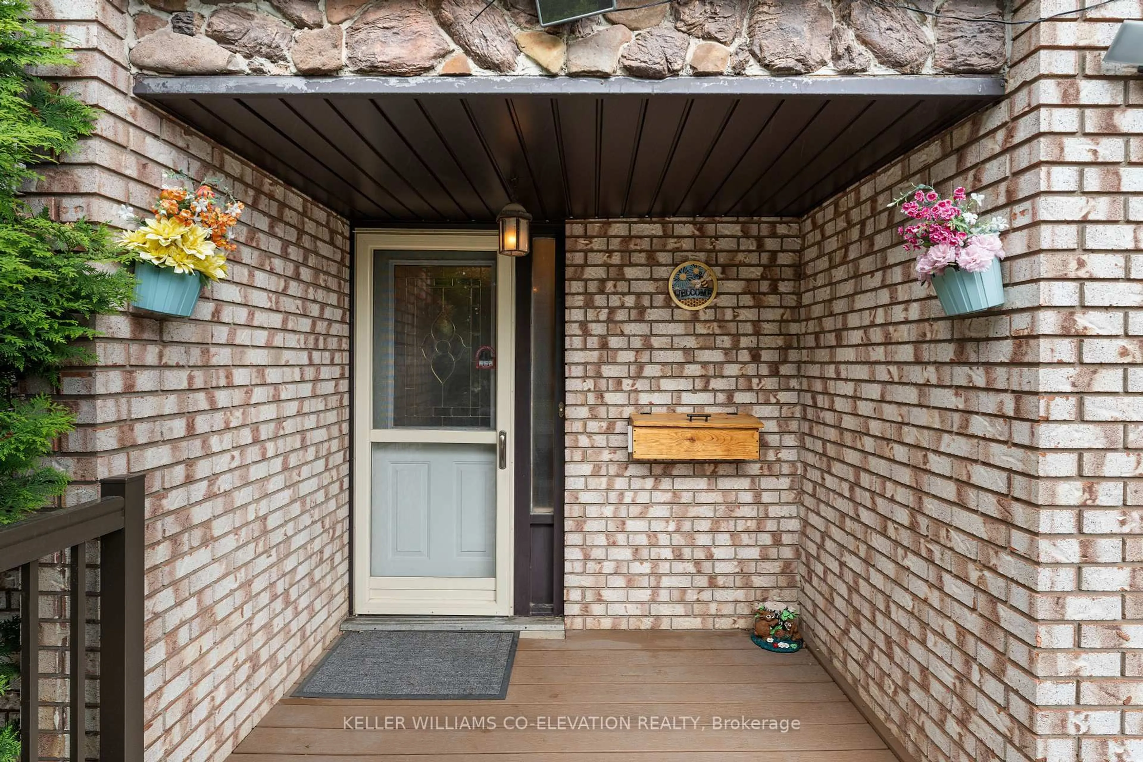 Indoor entryway for 2 Marc Crt, Brampton Ontario L6Y 2E5
