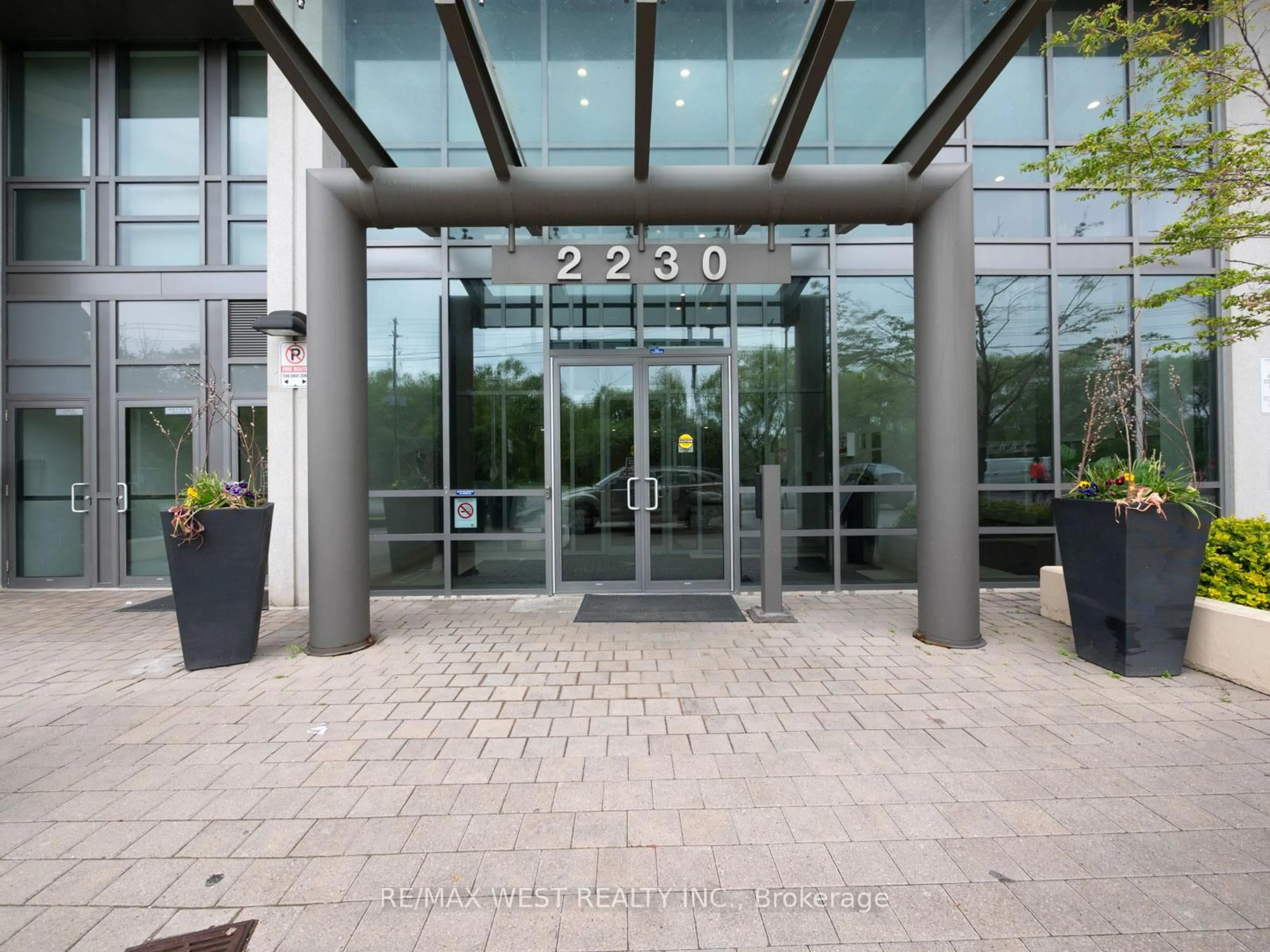 Indoor foyer for 2230 Lake Shore Blvd #1808, Toronto Ontario M8V 0B2
