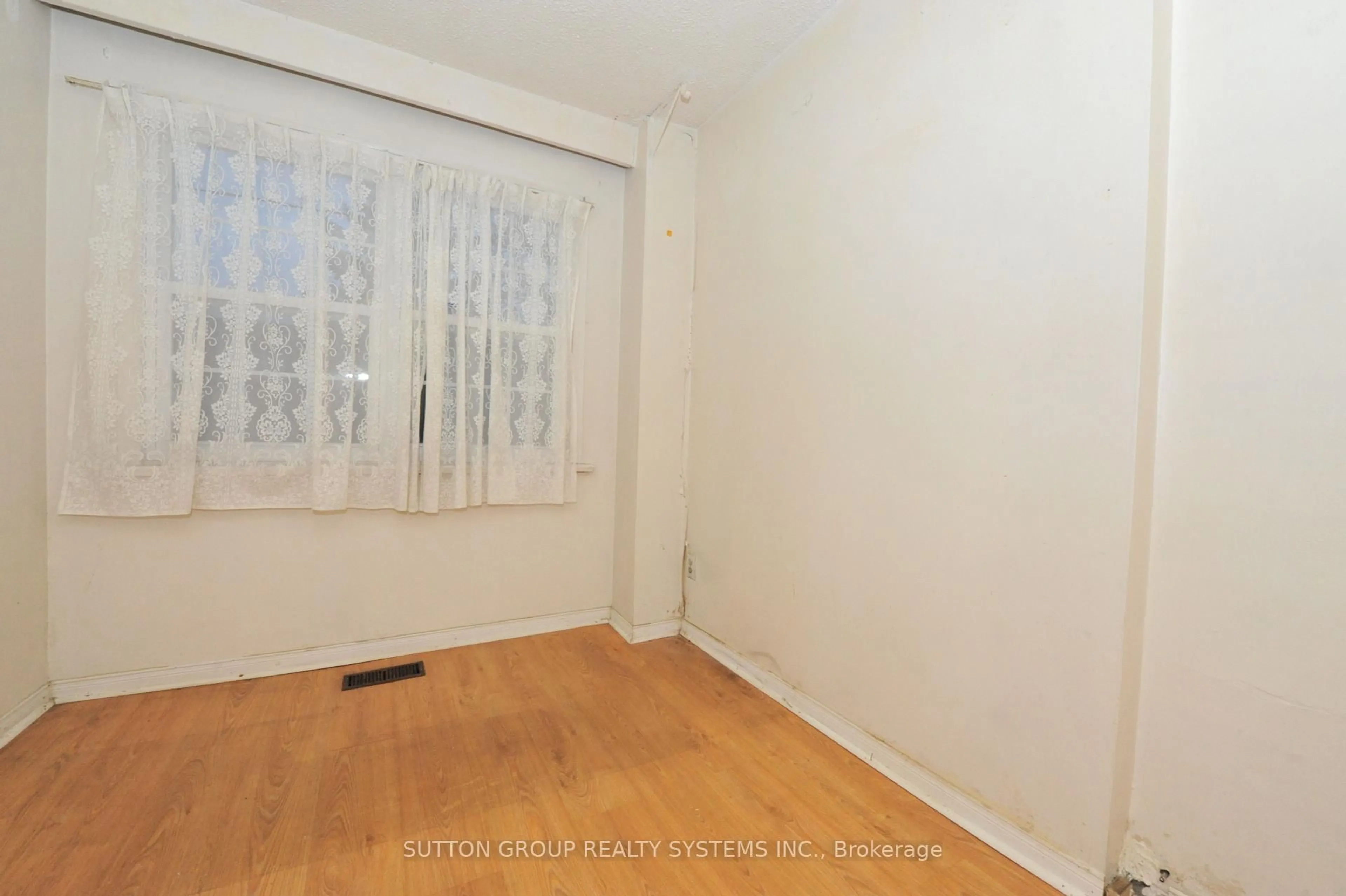 A pic of a room for 253 Silverthorn Ave, Toronto Ontario M6N 3K2