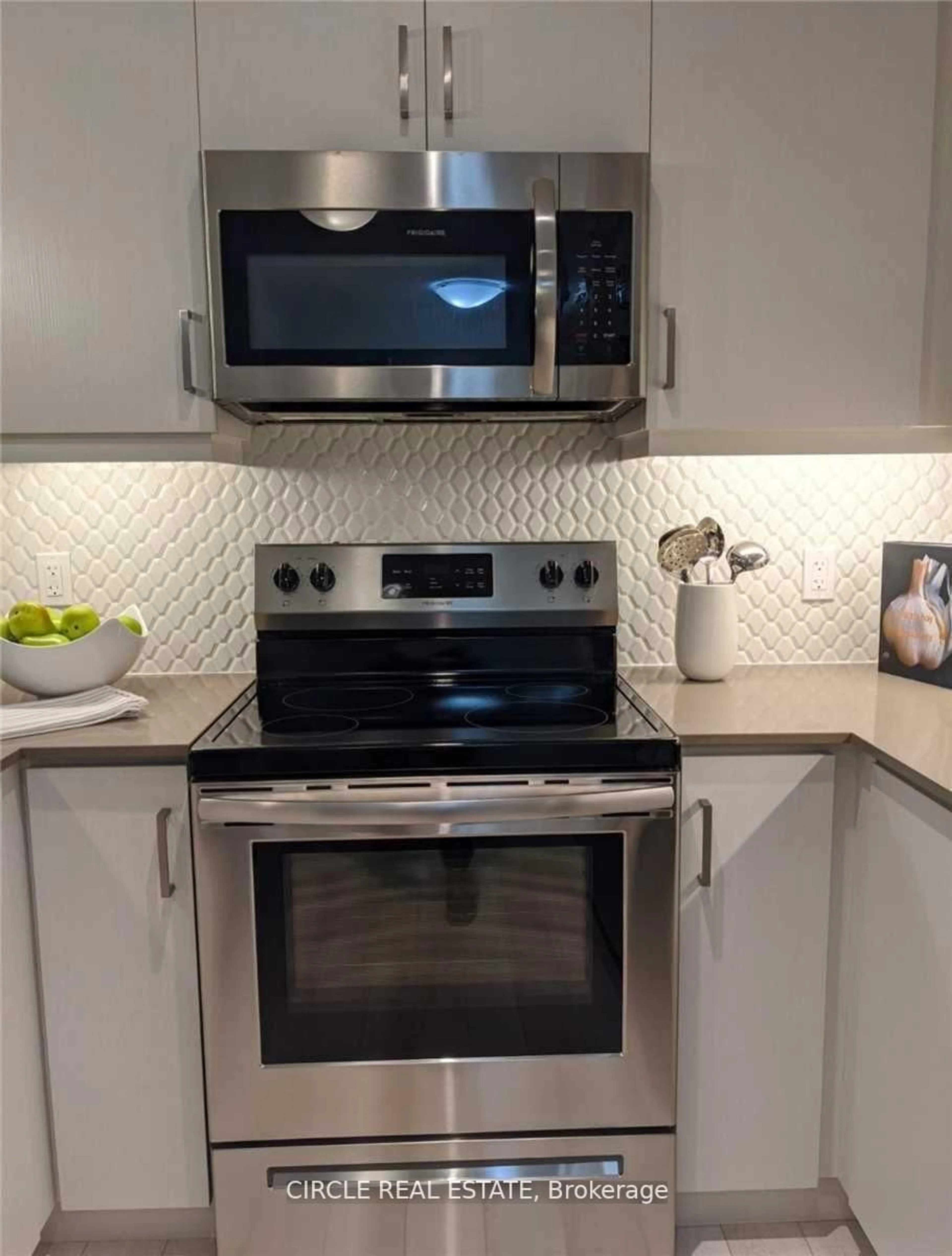 Standard kitchen, ceramic/tile floor for 15 Lynch St #1505, Brampton Ontario L6W 2B1