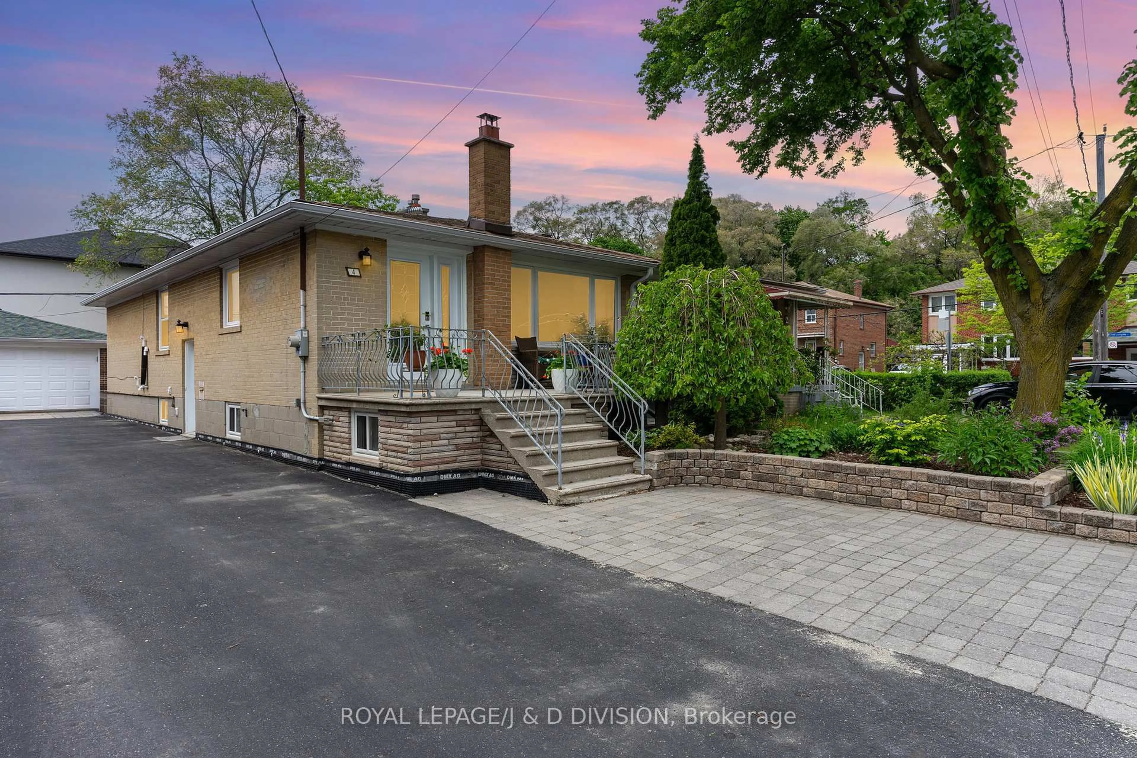 A pic from outside/outdoor area/front of a property/back of a property/a pic from drone, street for 4 Cameo Cres, Toronto Ontario M6N 2K5