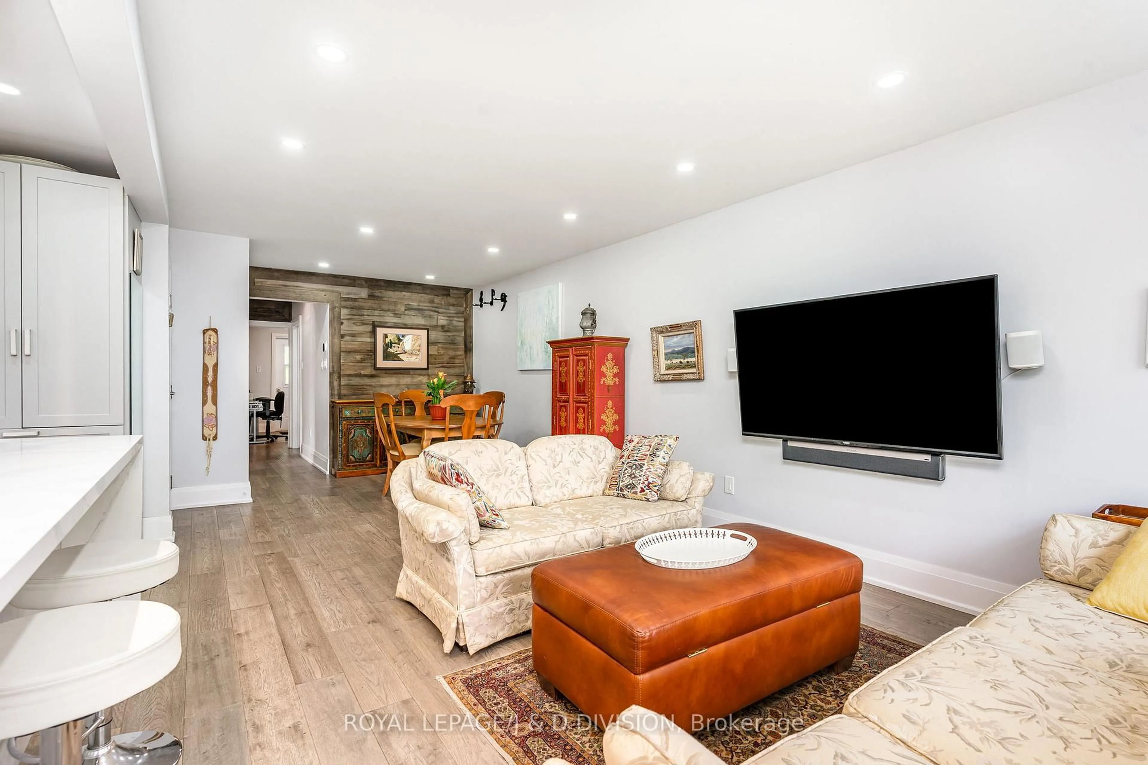 Home theater for 4 Cameo Cres, Toronto Ontario M6N 2K5