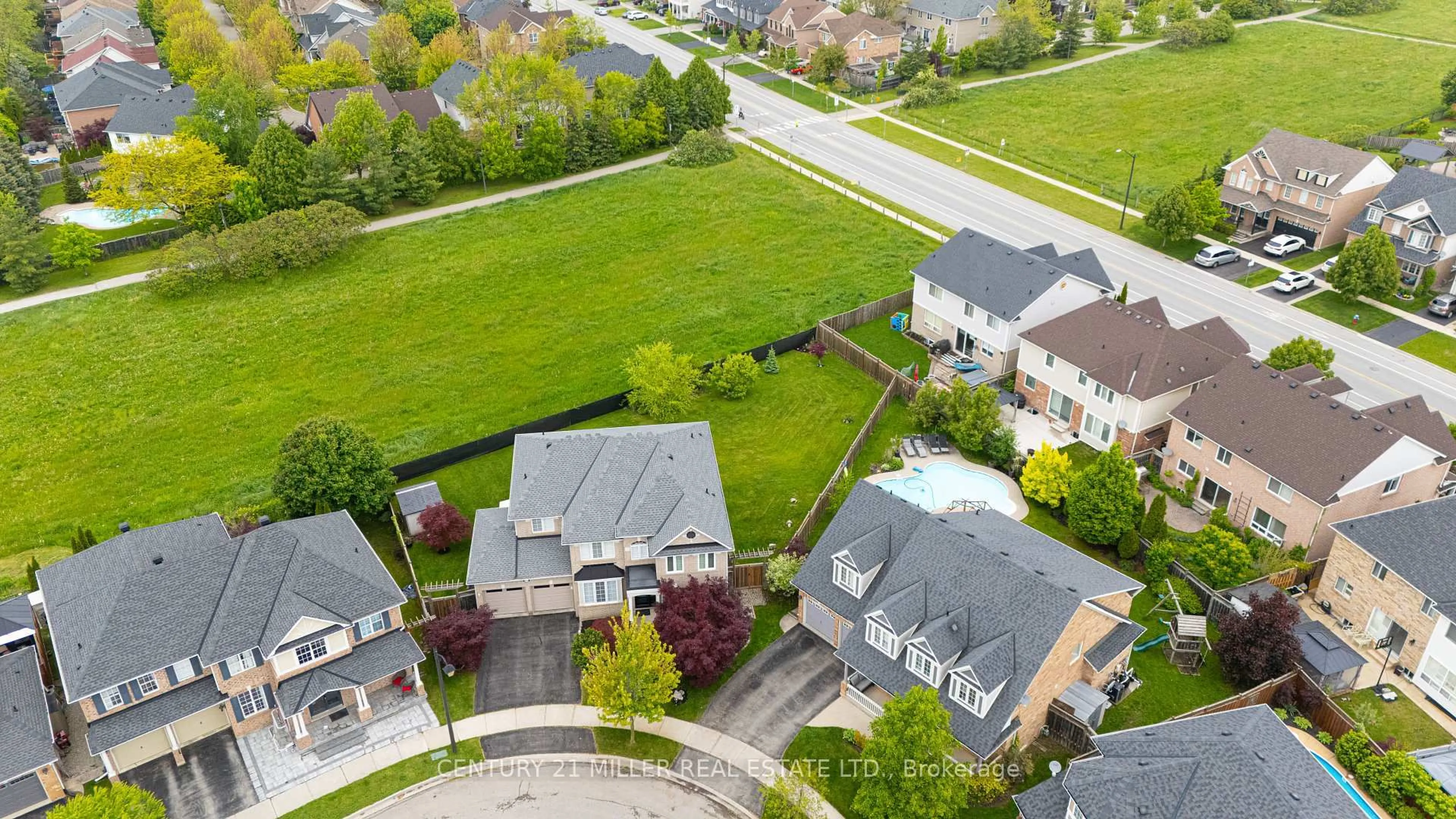 A pic from outside/outdoor area/front of a property/back of a property/a pic from drone, street for 856 Somerville Terr, Milton Ontario L9T 5T9