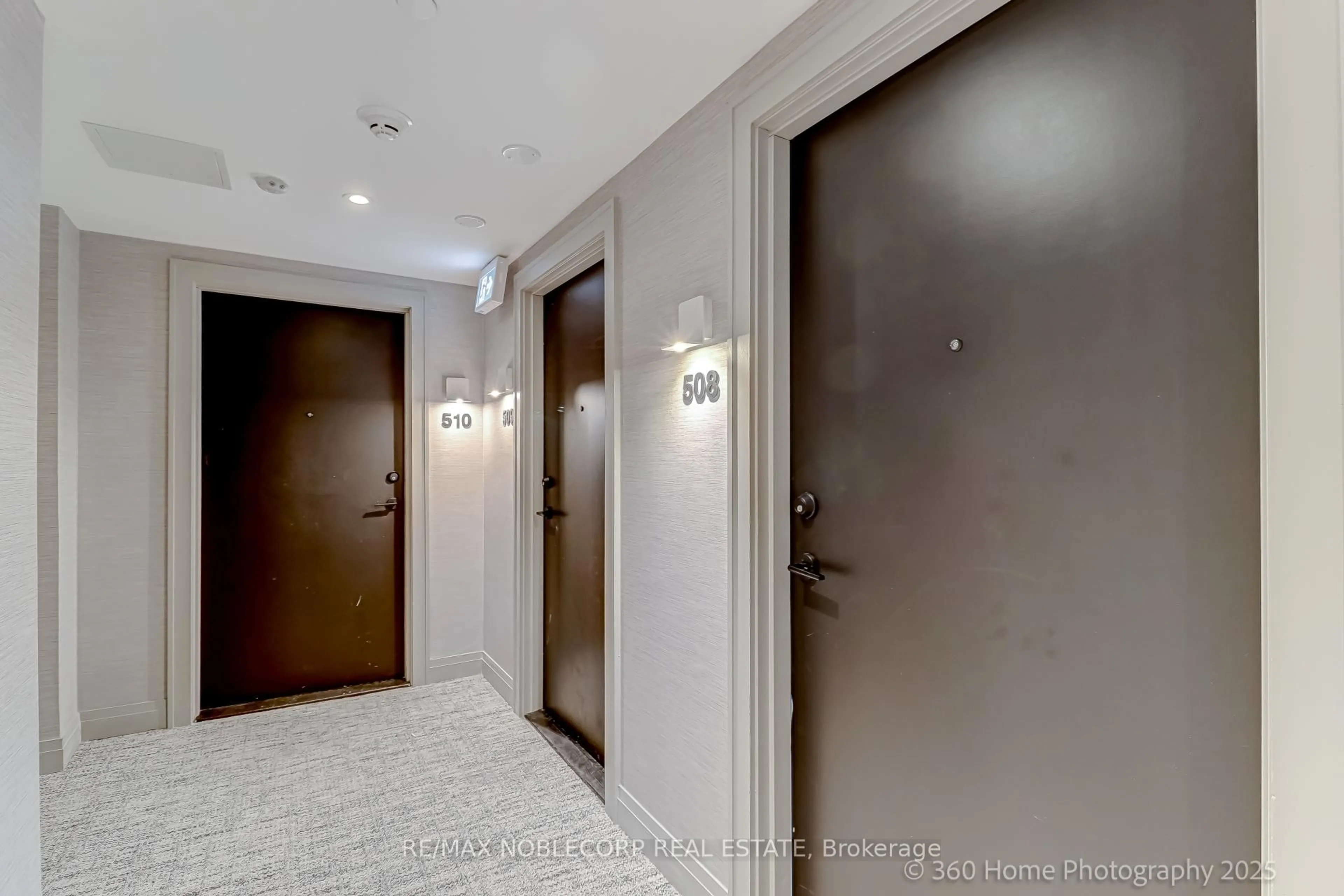 Indoor foyer for 556 Marlee Ave #508, Toronto Ontario M6B 0B1