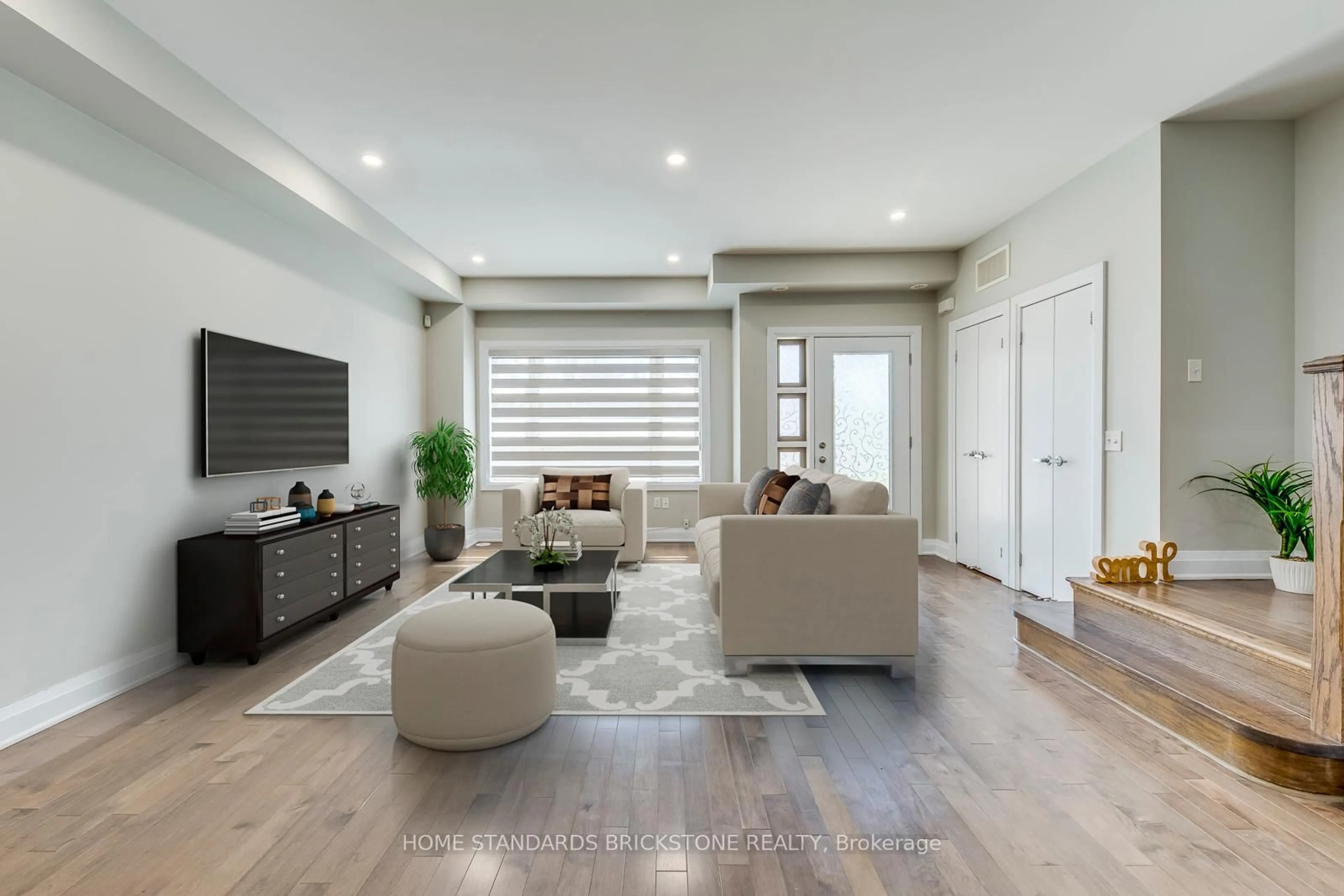 Living room with furniture, unknown for 2460 Prince Michael Dr #TH18, Oakville Ontario L6H 0G9