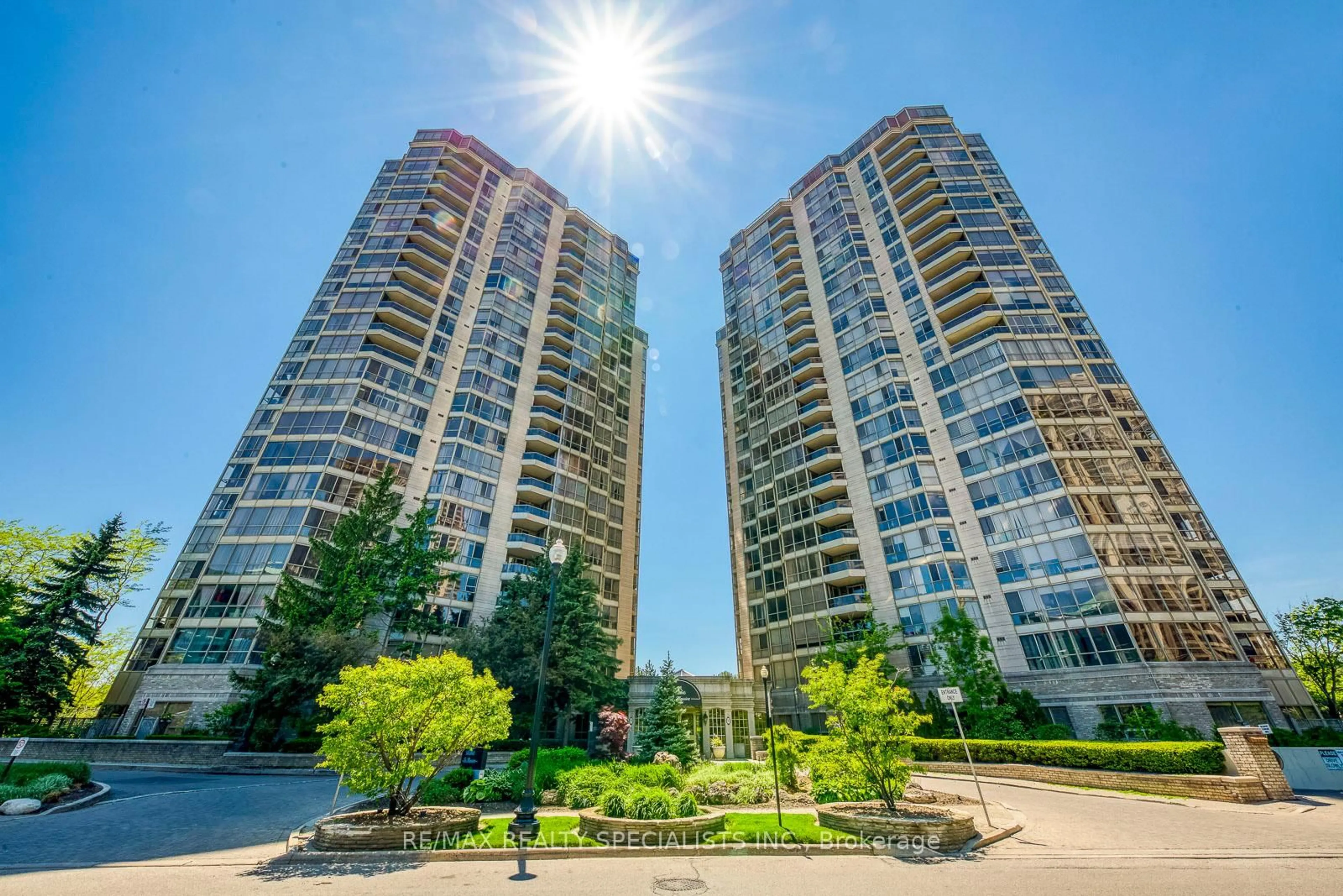 A pic from outside/outdoor area/front of a property/back of a property/a pic from drone, city buildings view from balcony for 55 Kingsbridge Garden Circ #2213, Mississauga Ontario L5R 1Y1