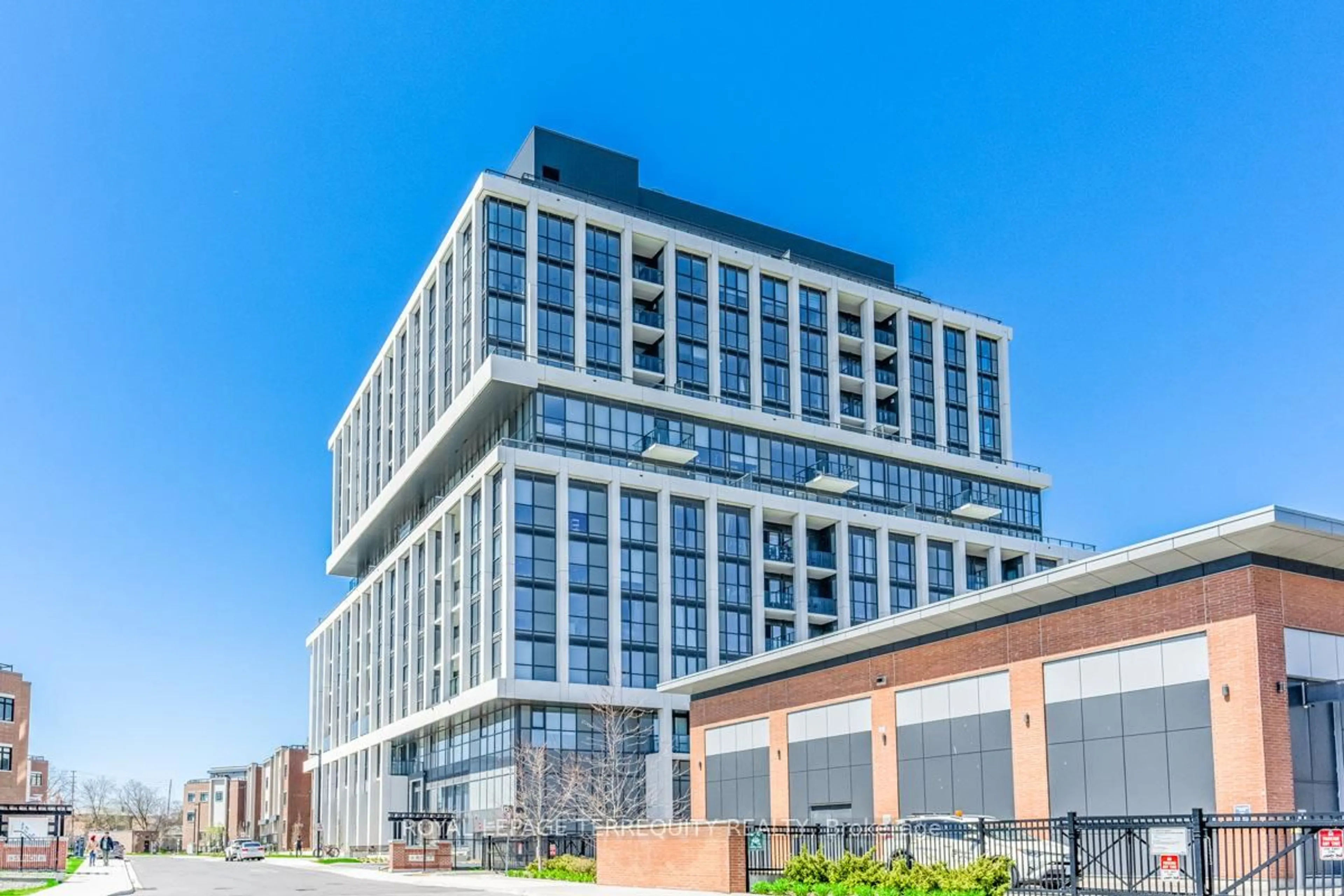 Indoor foyer for 1063 Douglas McCurdy Common #702, Mississauga Ontario L5G 0C5
