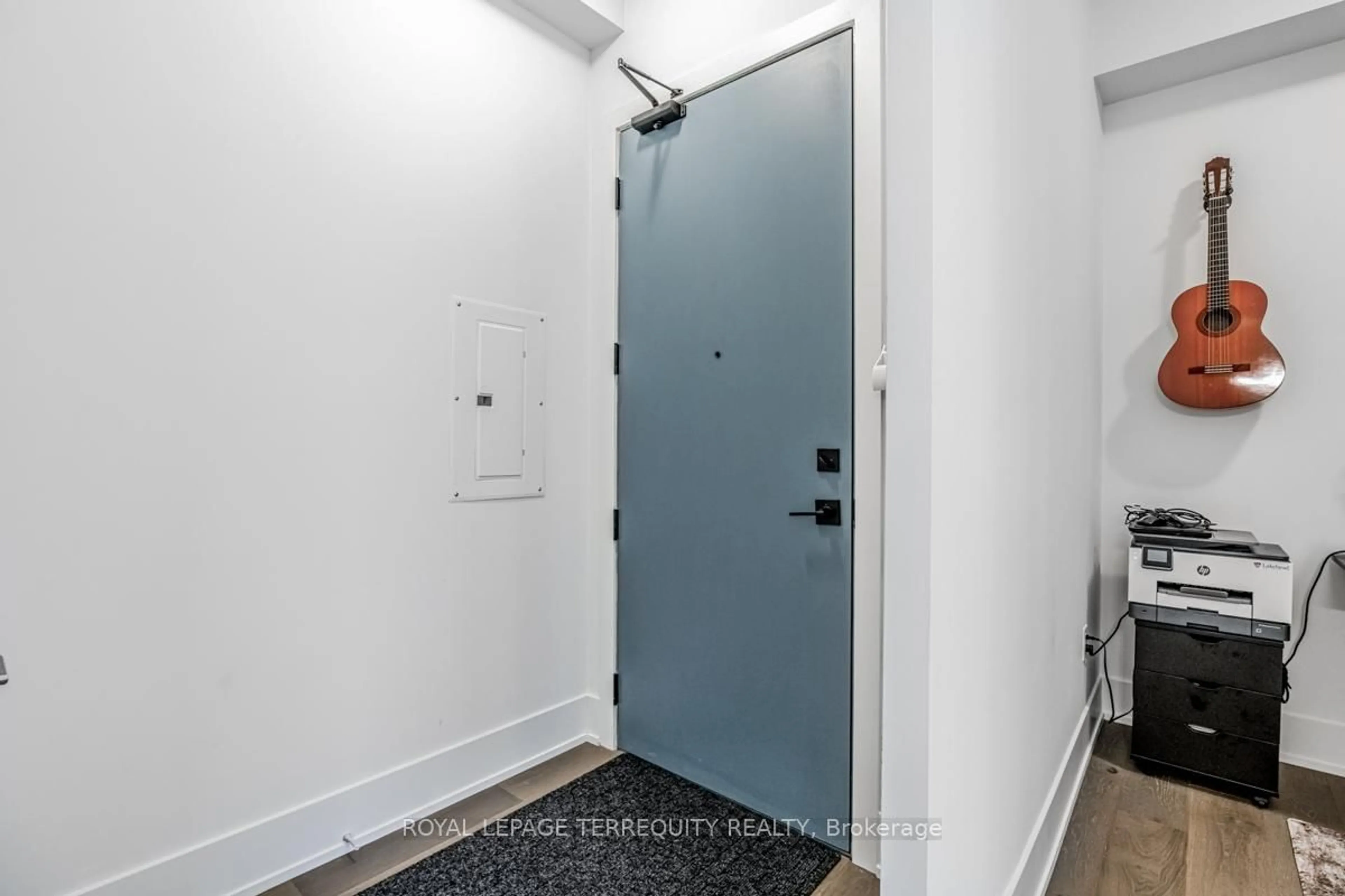 Unknown for 1063 Douglas McCurdy Common #702, Mississauga Ontario L5G 0C5