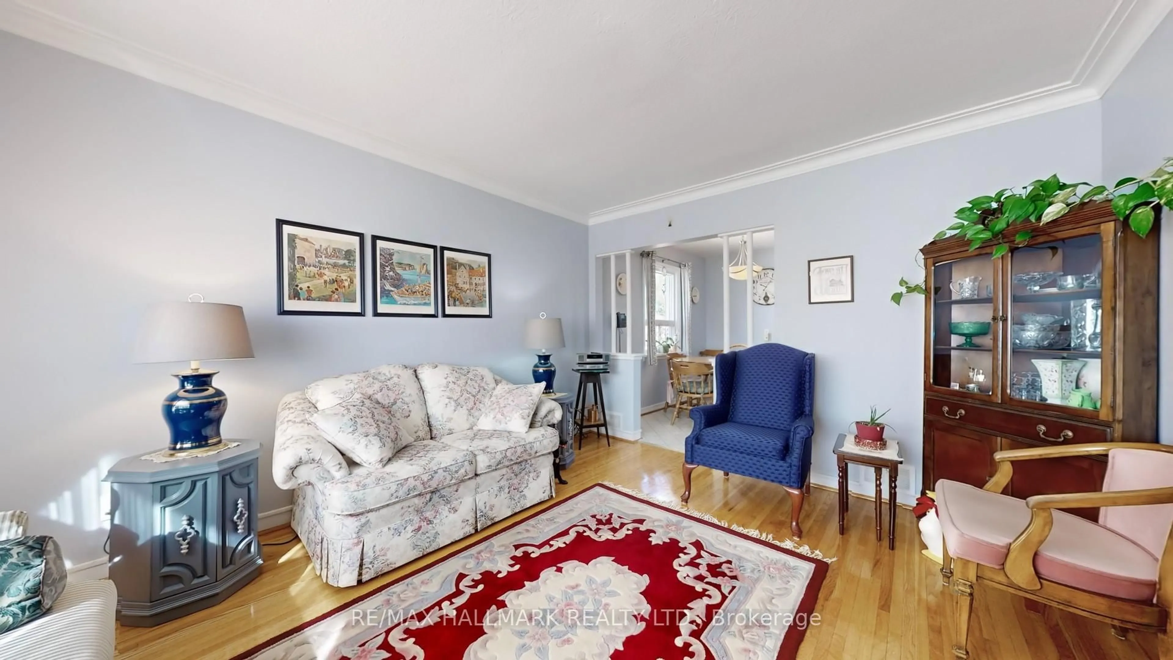 Living room with furniture, unknown for 108 Plewes Rd, Toronto Ontario M3K 1K9