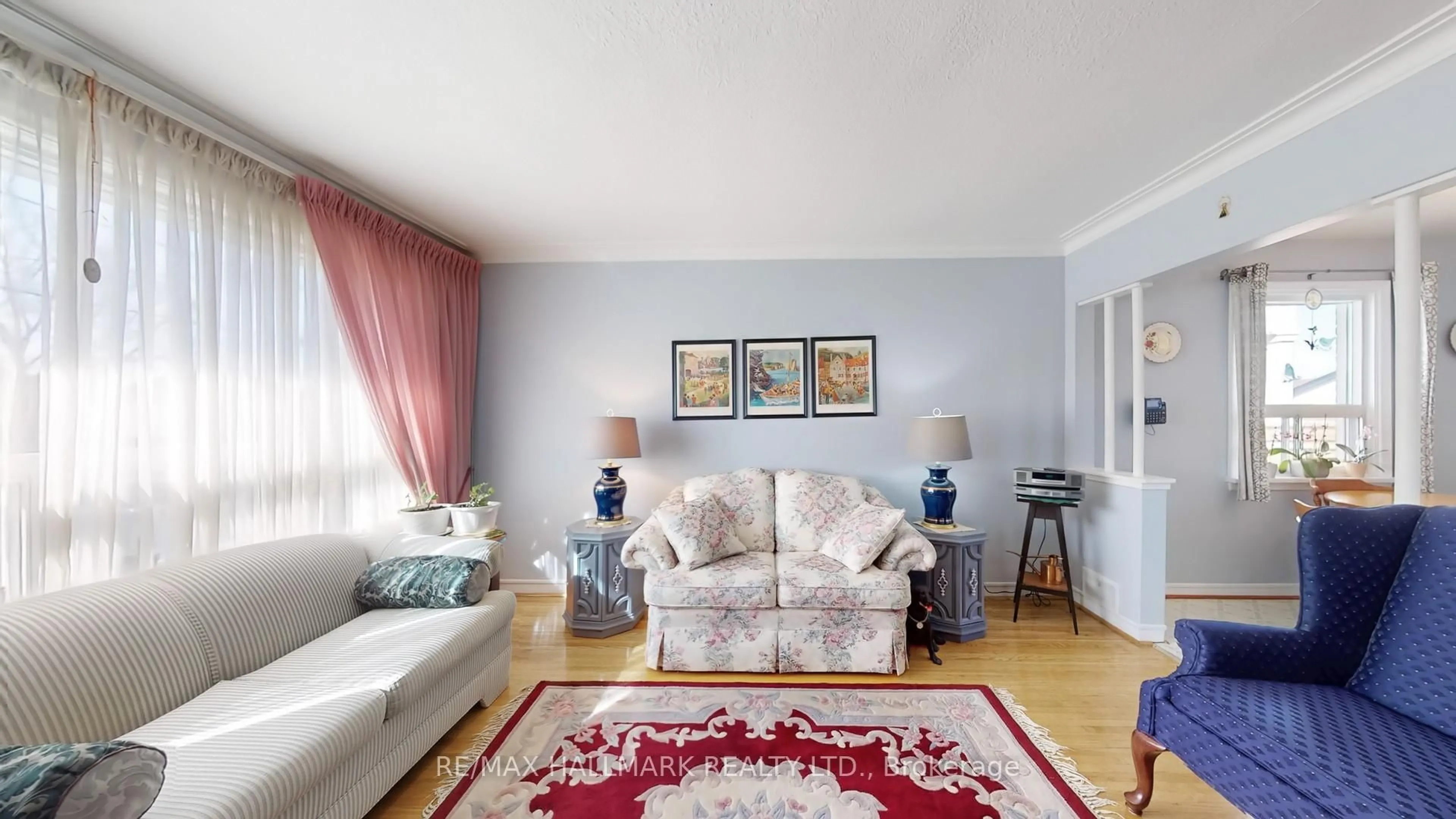 Living room with furniture, unknown for 108 Plewes Rd, Toronto Ontario M3K 1K9