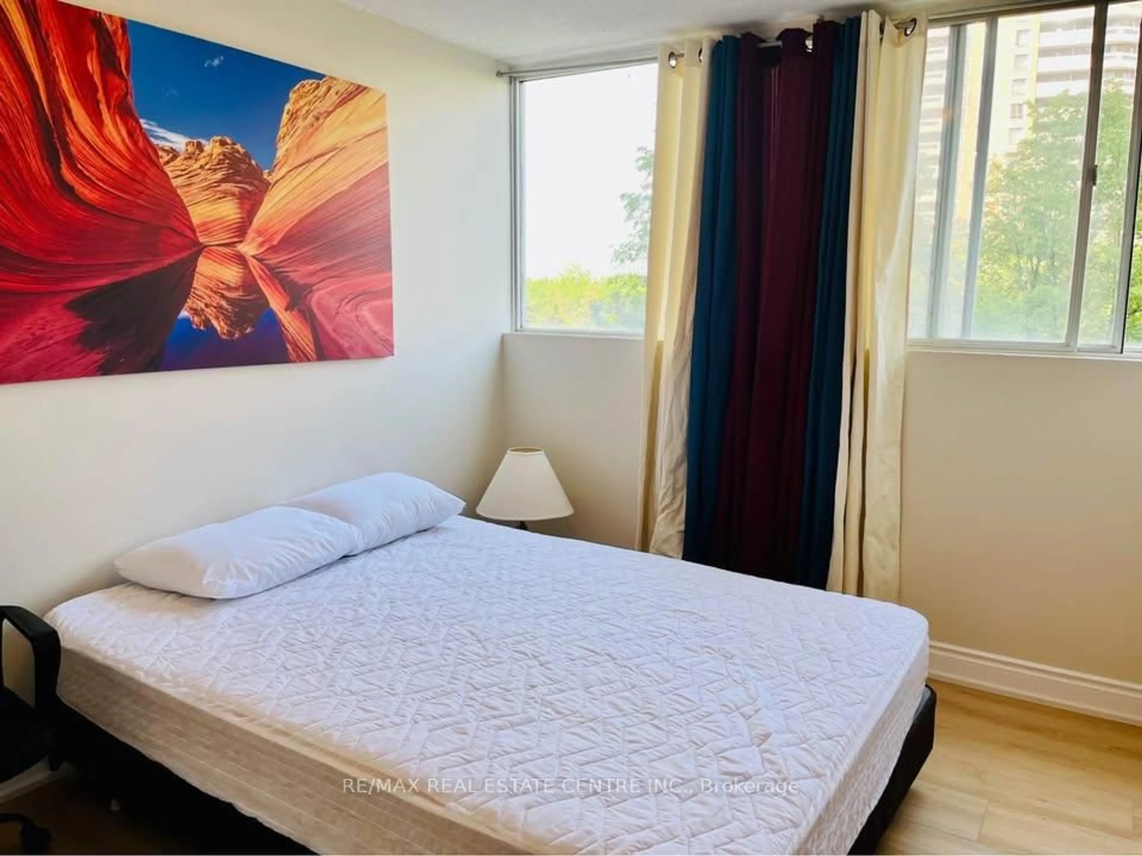 Bedroom with bed, unknown for 3700 Kaneff Cres #501, Mississauga Ontario L5A 4B8