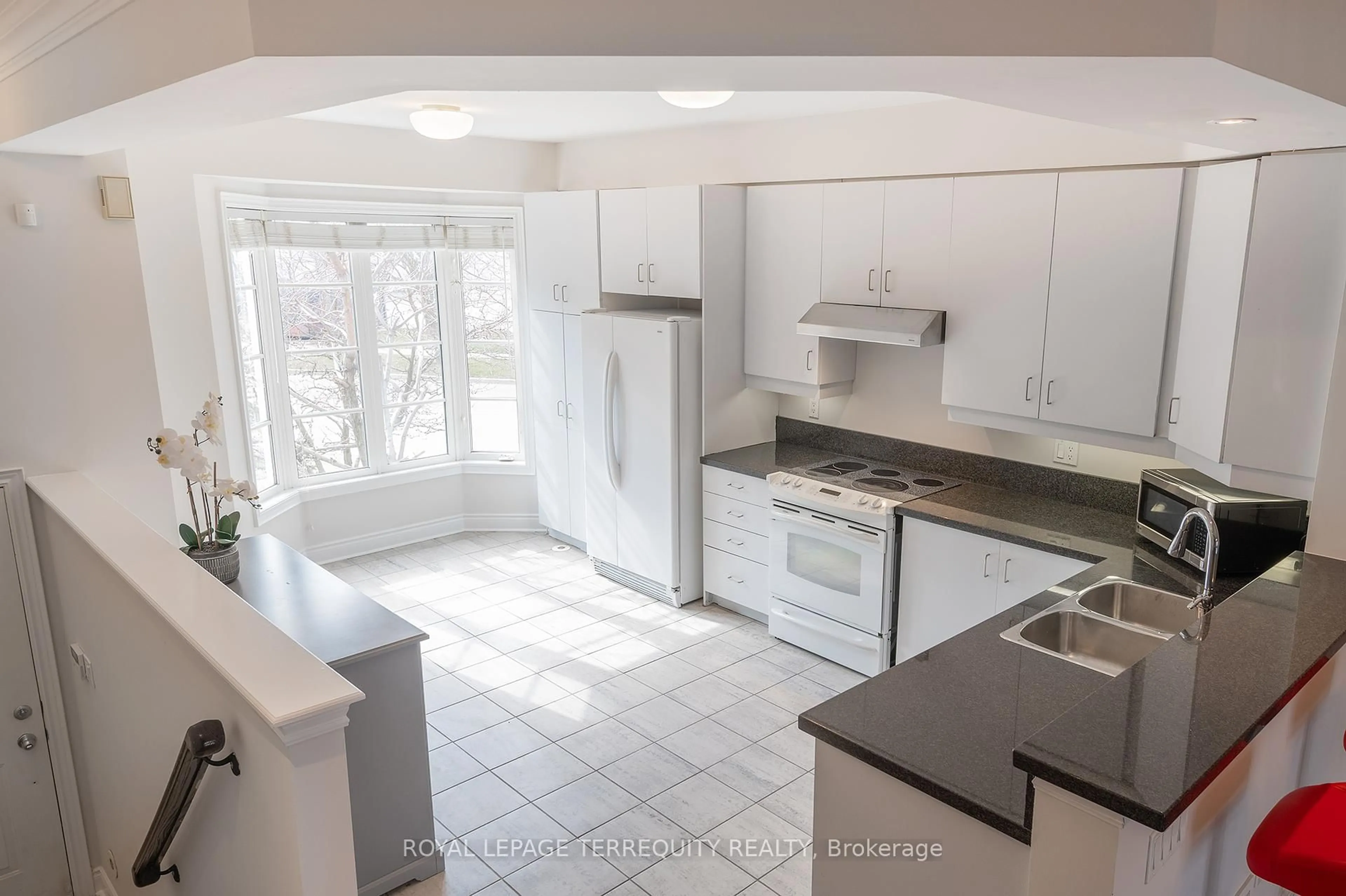 Standard kitchen, ceramic/tile floor for 37 Shires Lane, Toronto Ontario M8Z 6C9