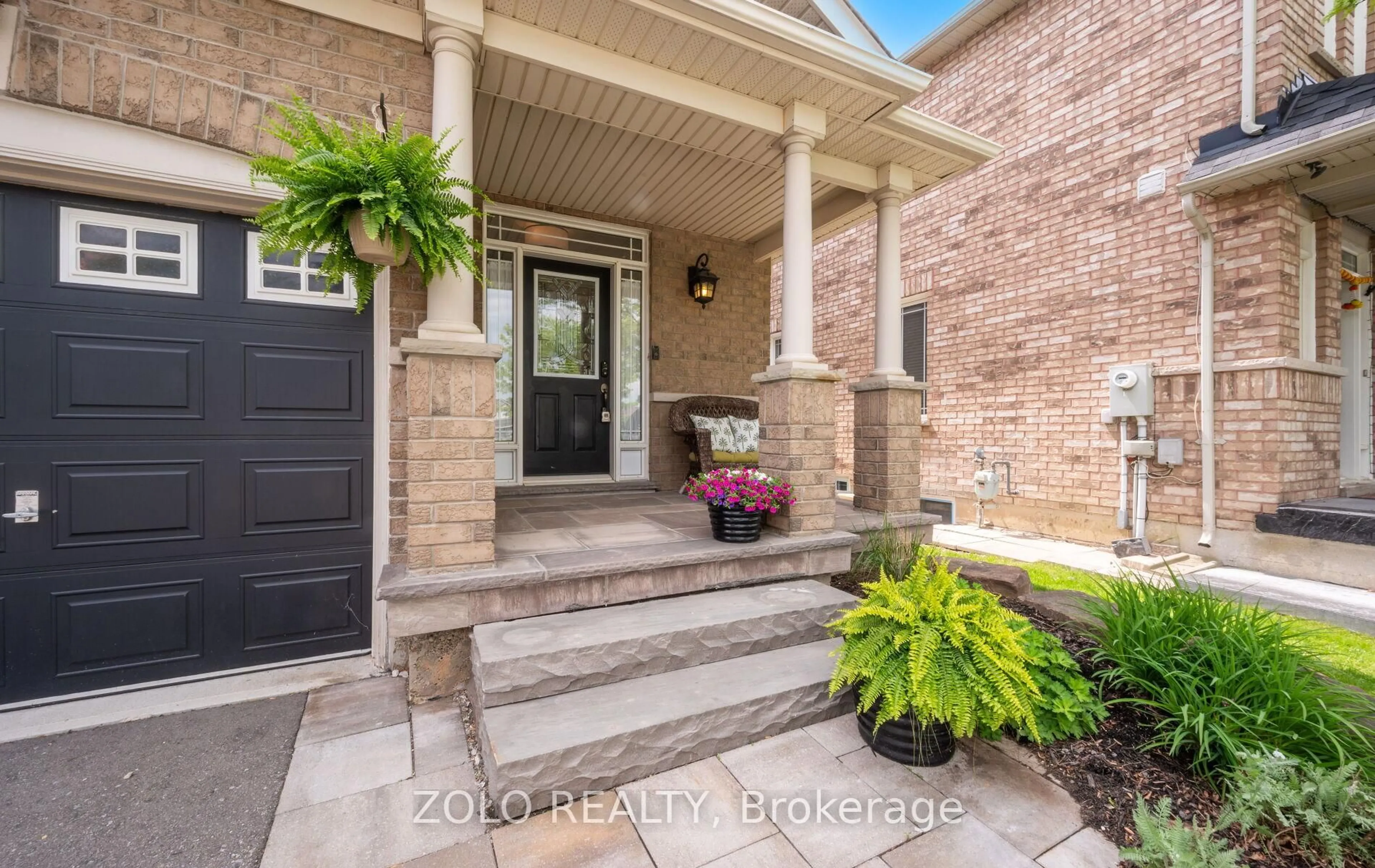 Indoor entryway for 13 Putnam Dr, Brampton Ontario L7A 3S4