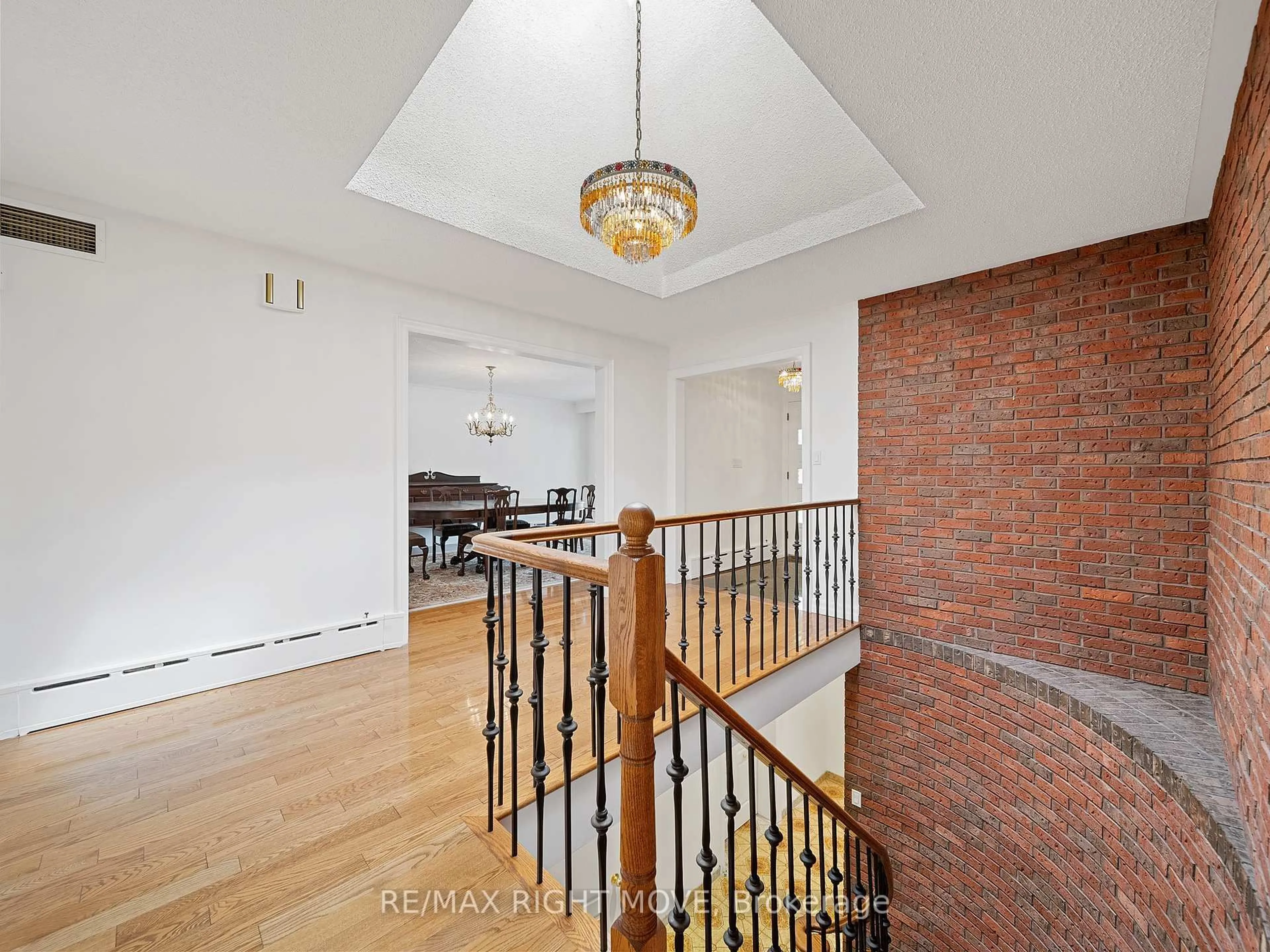 Indoor foyer for 22 Ladyshot Cres, Toronto Ontario M3J 1X2