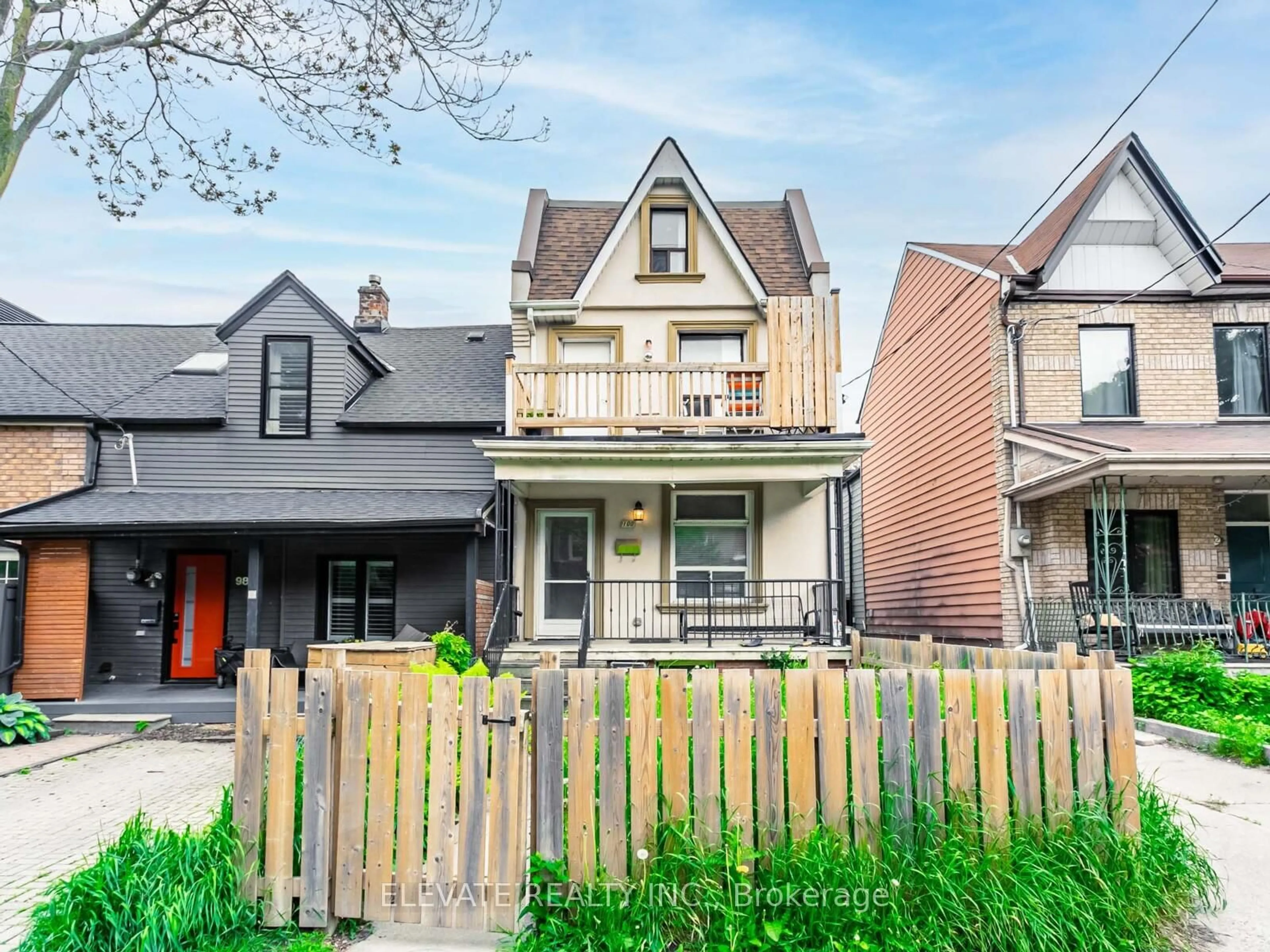 Home with brick exterior material, street for 100 Edwin Ave, Toronto Ontario M6P 3Z7