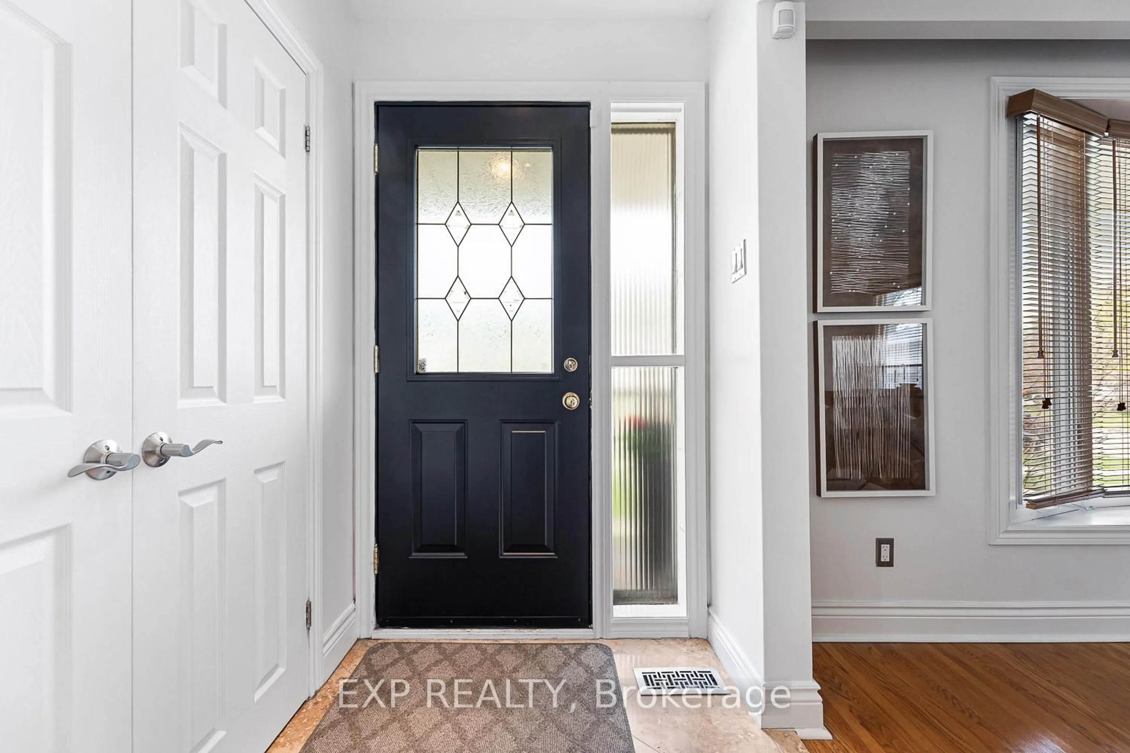 Indoor entryway for 7 Northcrest Rd, Toronto Ontario M9R 1P5