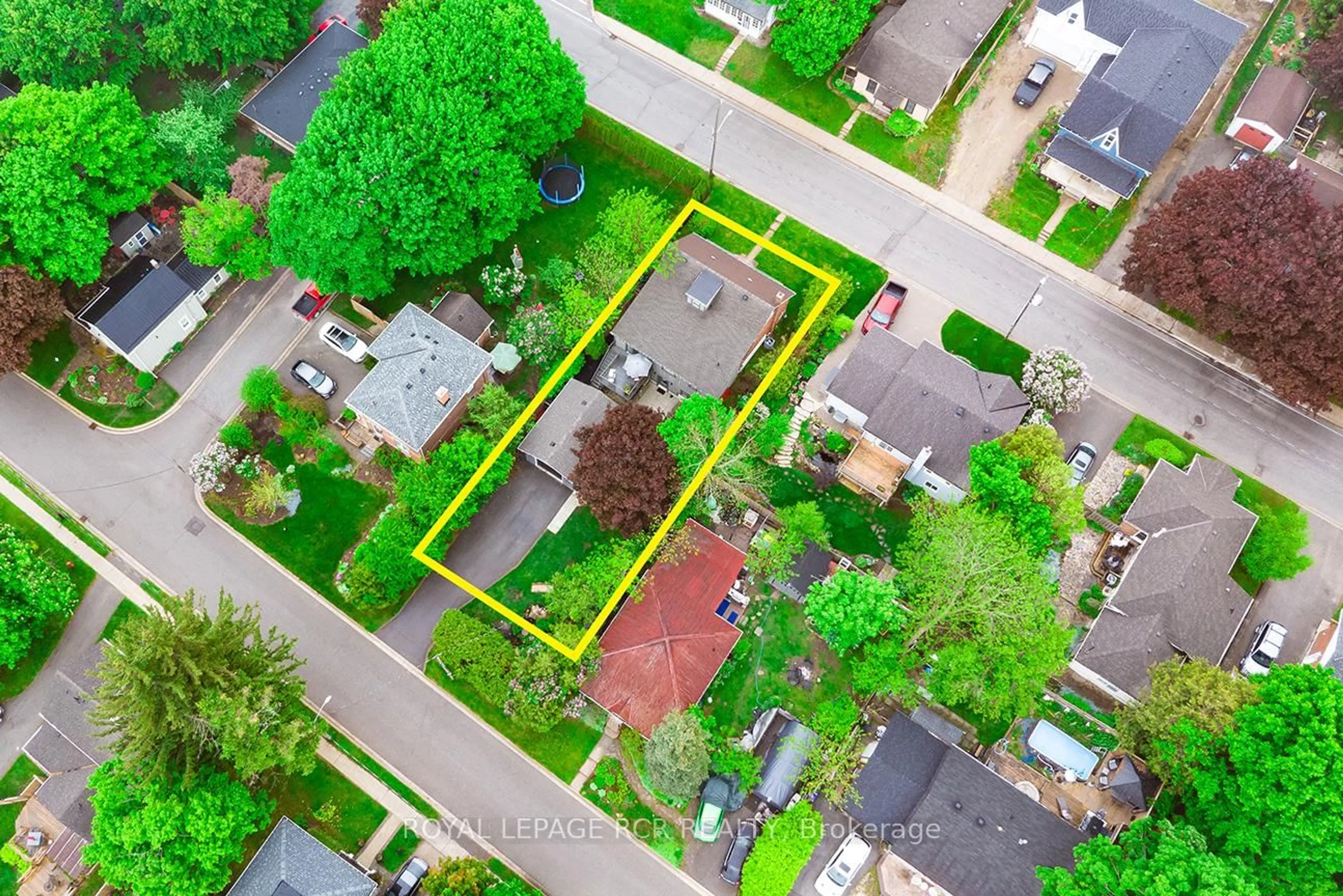 A pic from outside/outdoor area/front of a property/back of a property/a pic from drone, street for 61 John St, Orangeville Ontario L9W 2P6