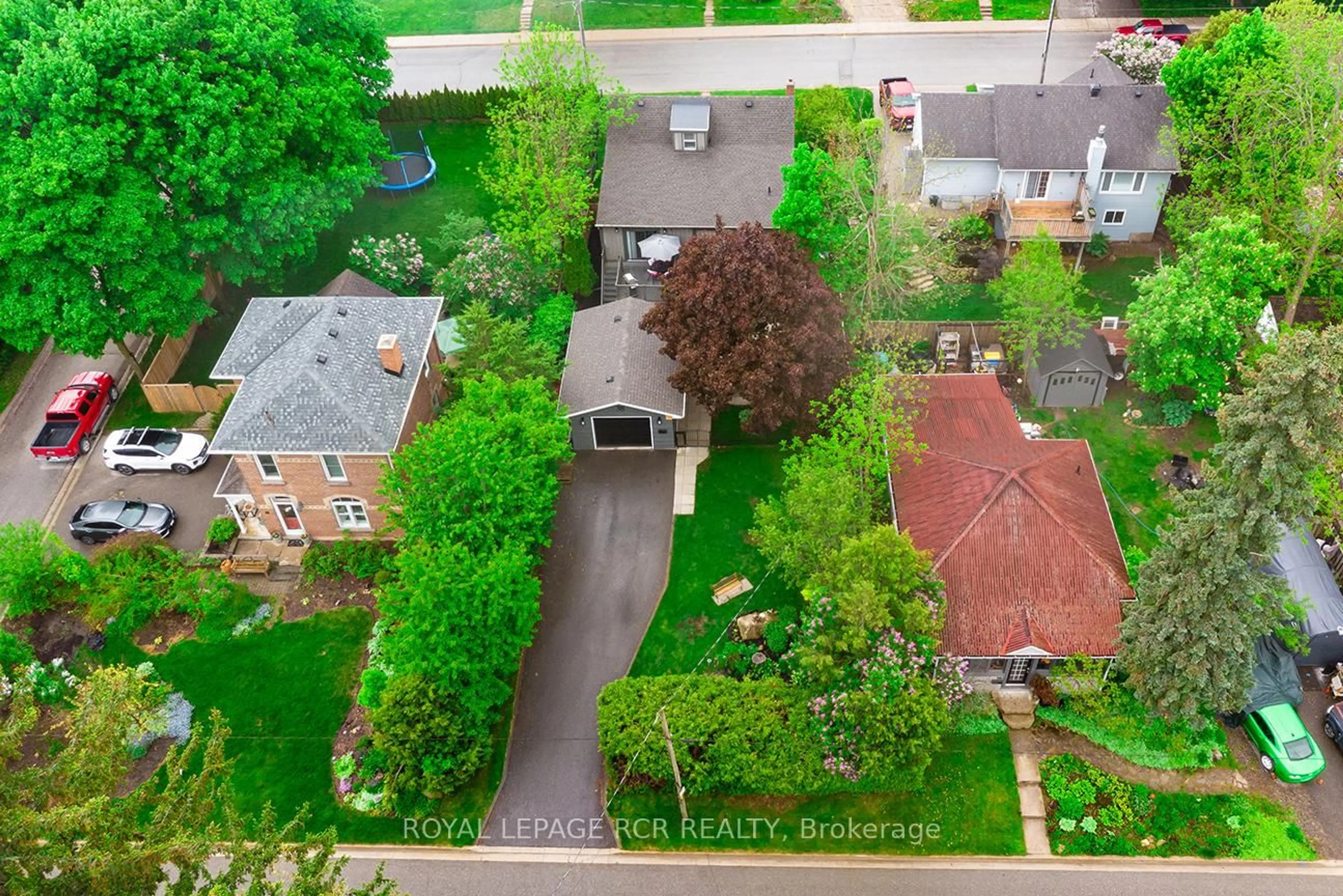 A pic from outside/outdoor area/front of a property/back of a property/a pic from drone, street for 61 John St, Orangeville Ontario L9W 2P6