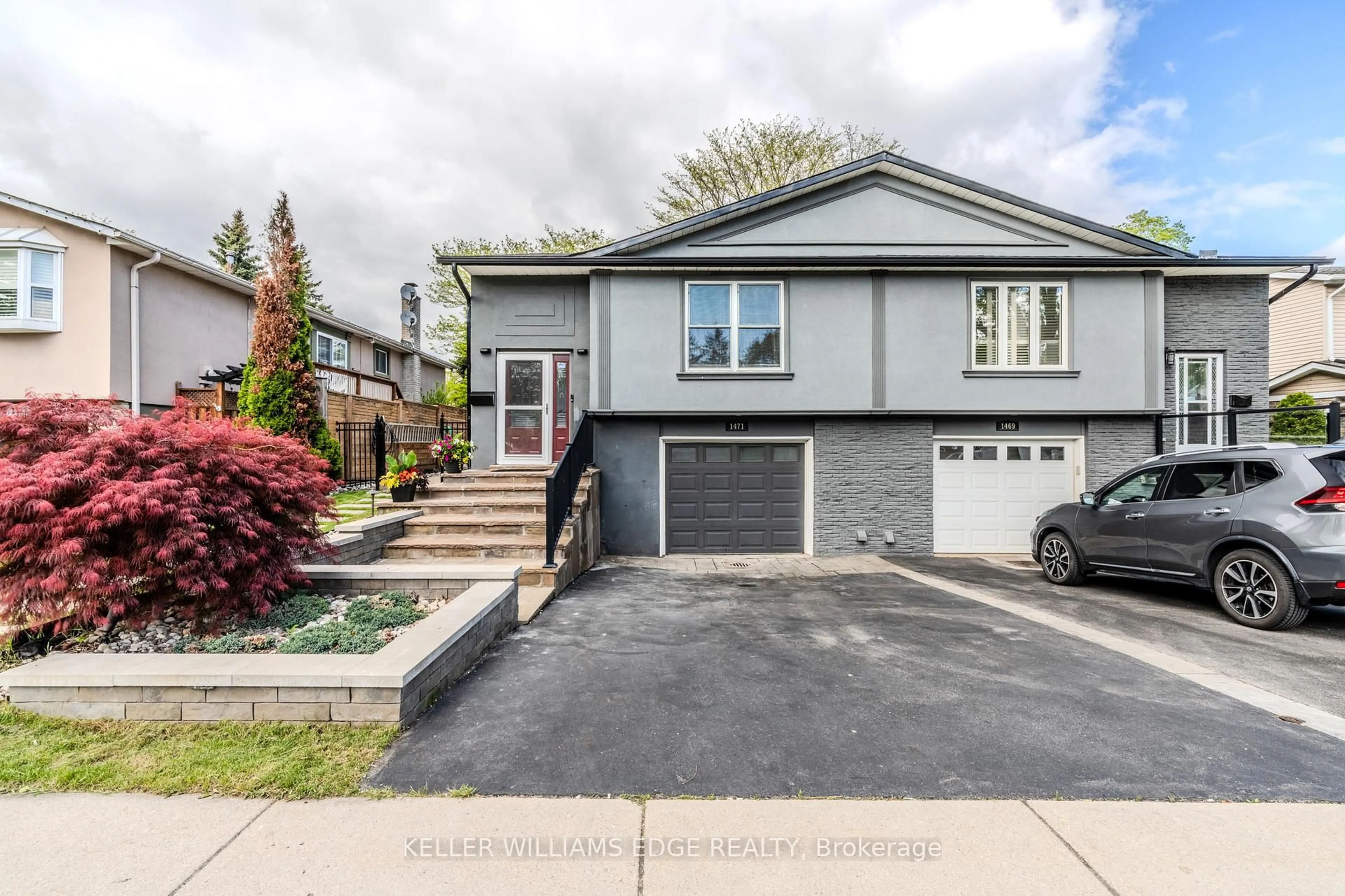 Home with vinyl exterior material, street for 1471 Paddington Crt, Burlington Ontario L7M 1W7