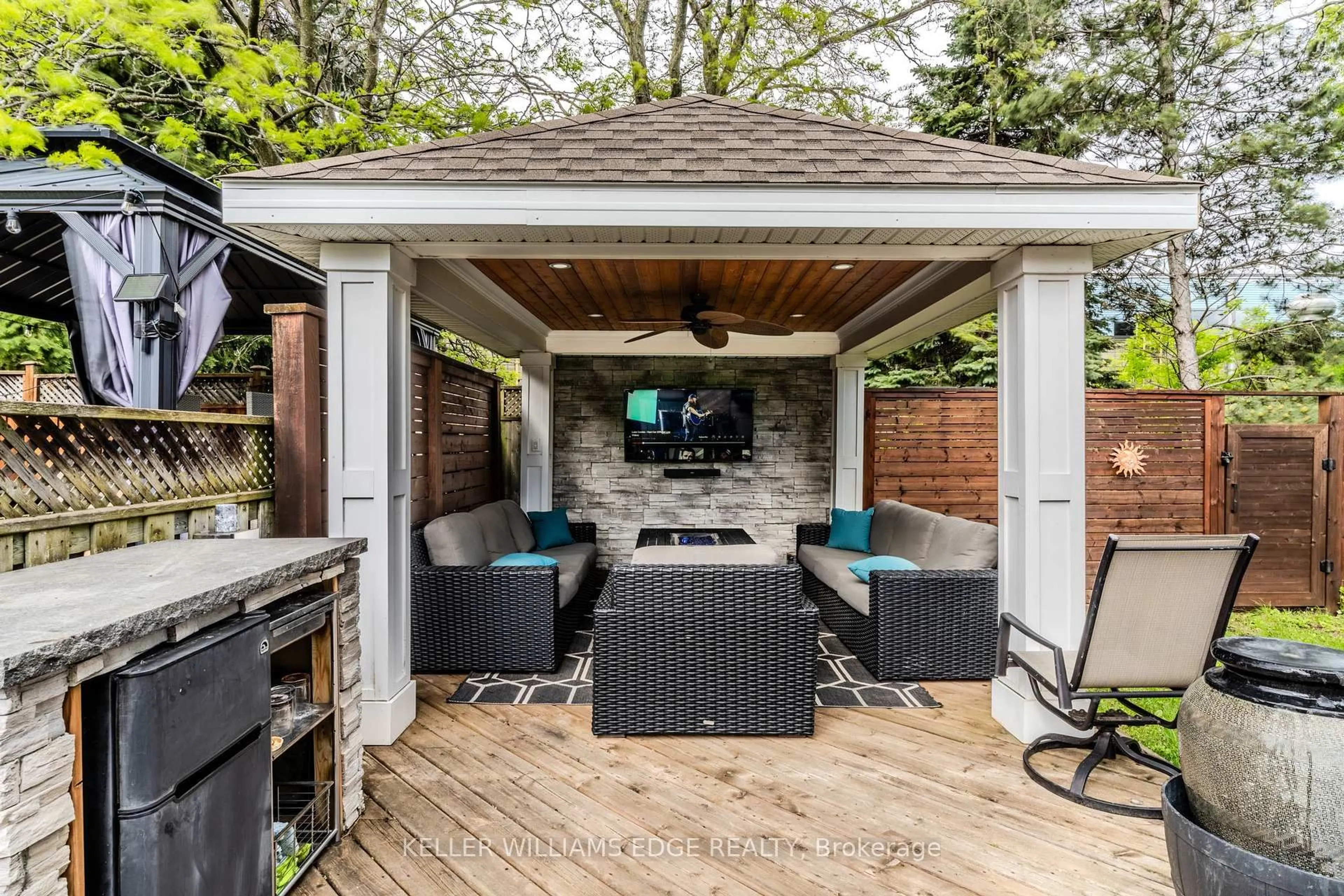 Patio, street for 1471 Paddington Crt, Burlington Ontario L7M 1W7