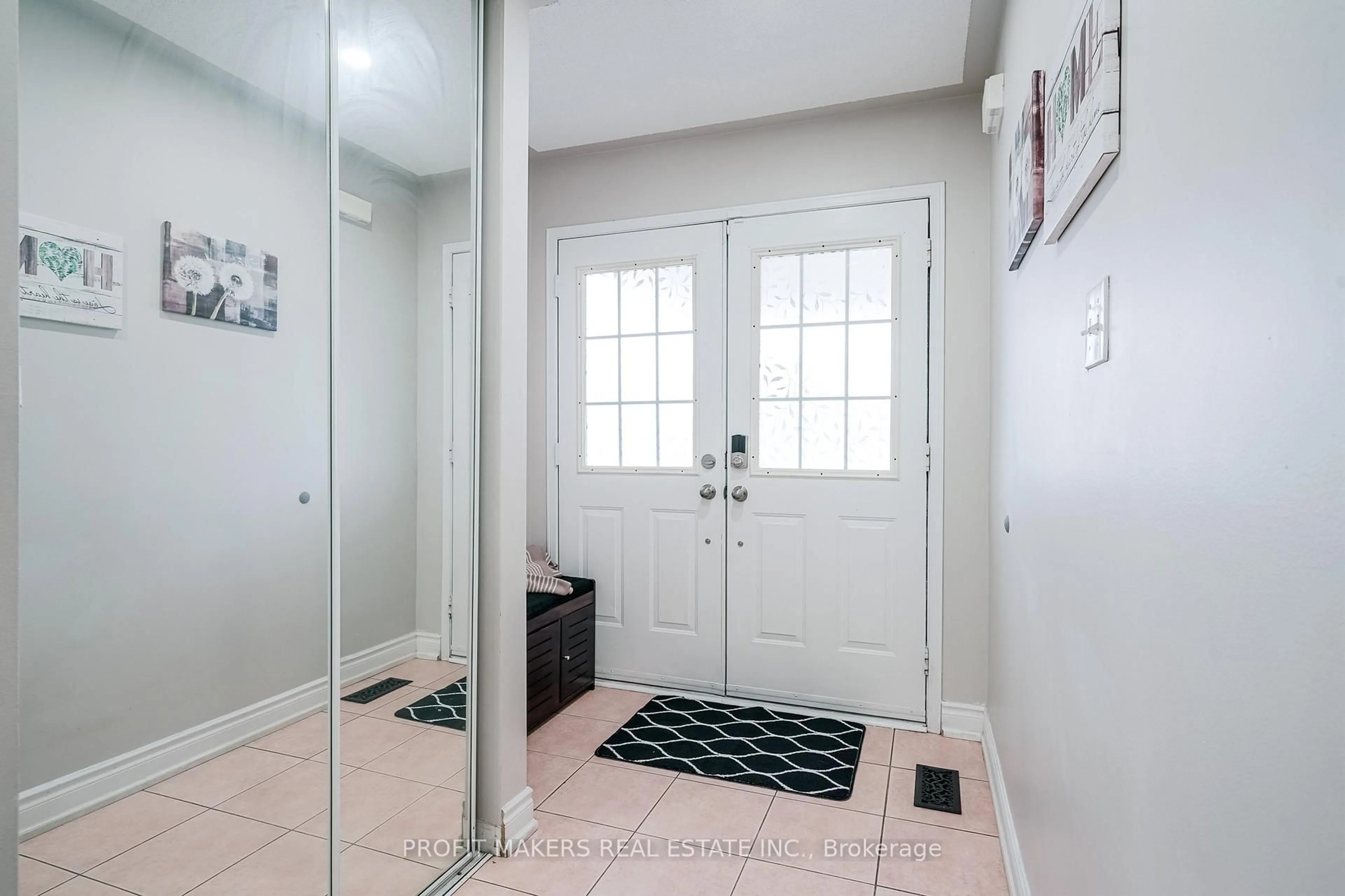 Indoor entryway for 109 Tiller Tr, Brampton Ontario L6X 4S7