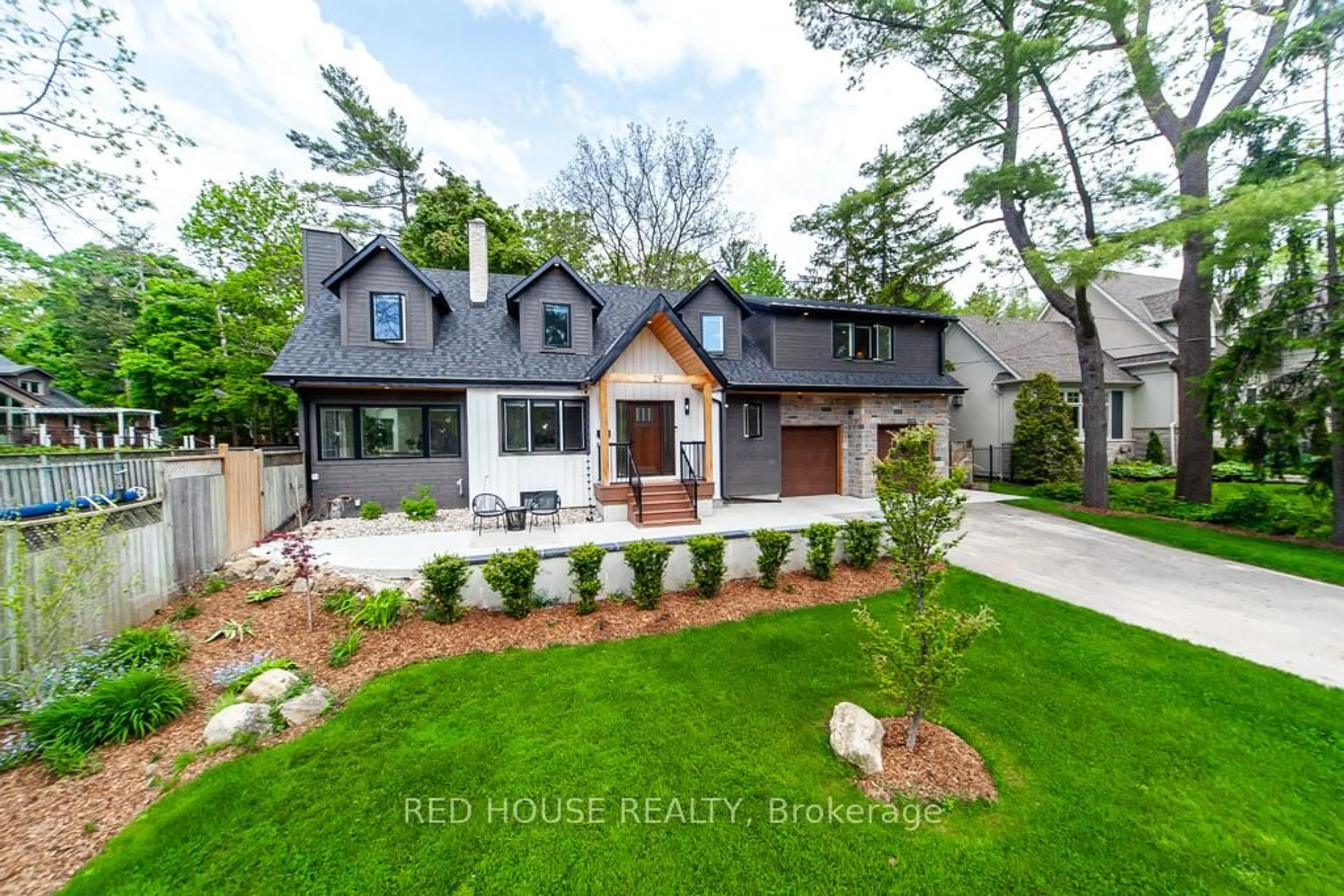 Home with brick exterior material, street for 29 Pinewood Tr, Mississauga Ontario L5G 2L2