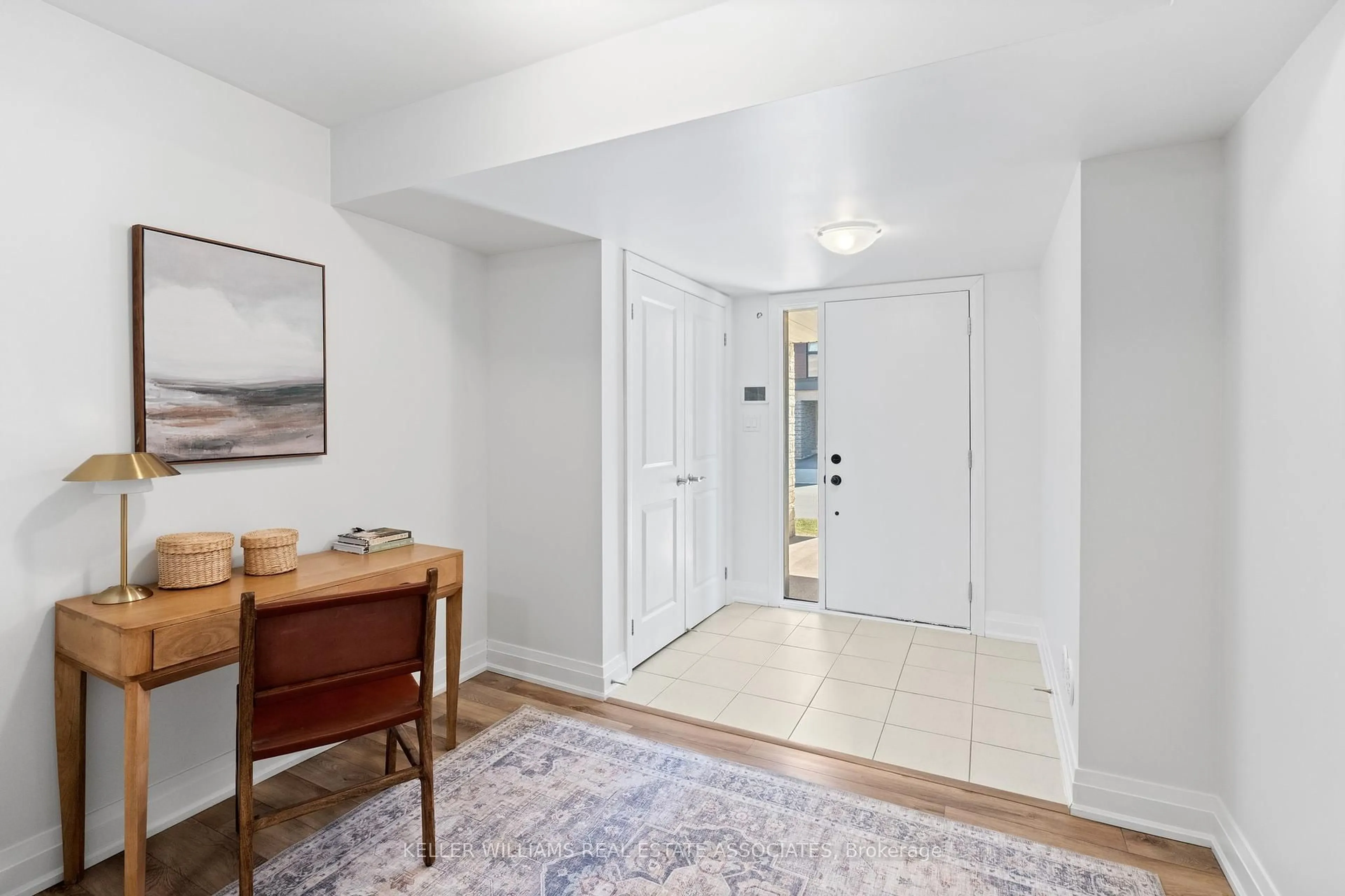 Indoor entryway for 2459 Belt Lane, Oakville Ontario L6M 5L9