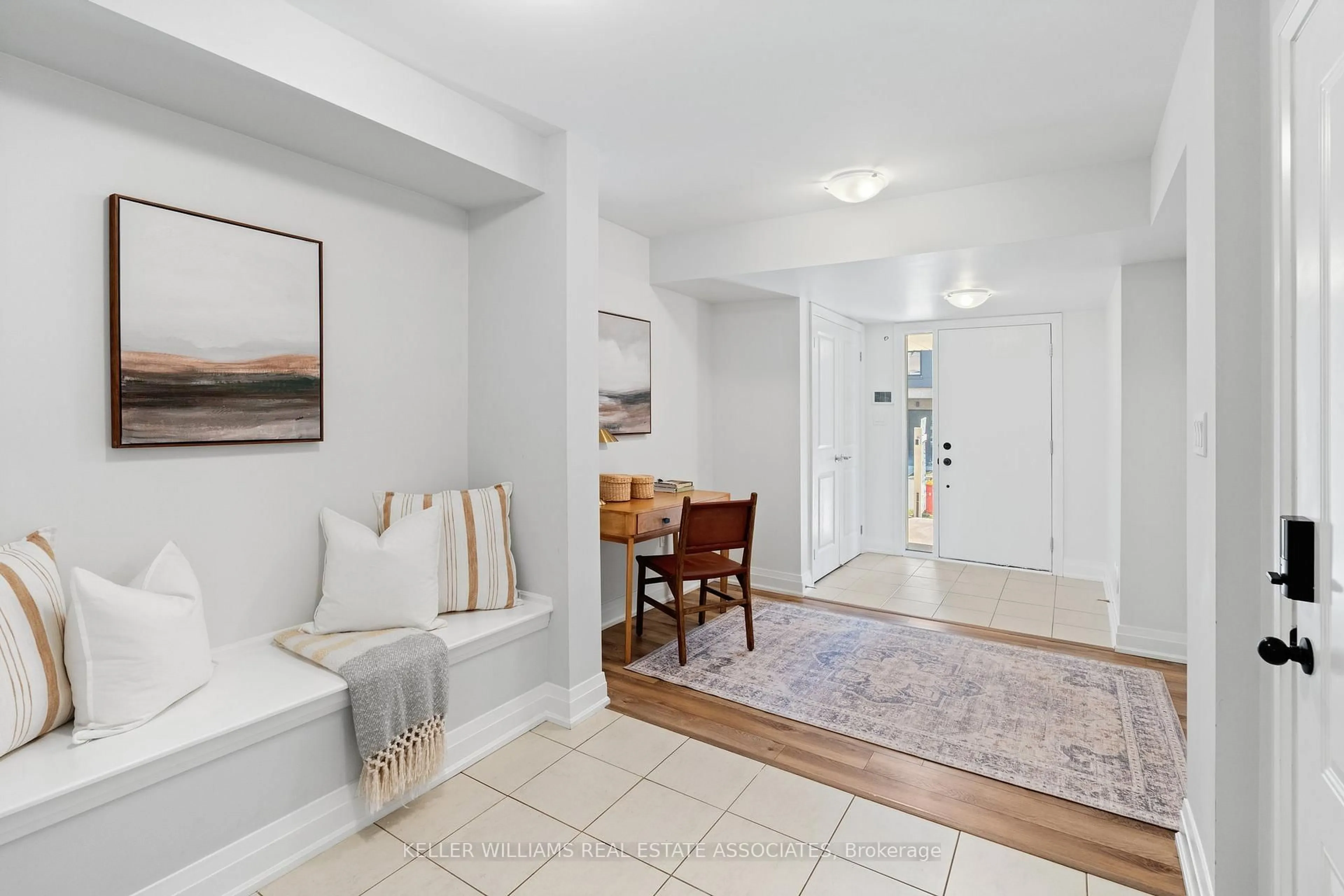 Indoor entryway for 2459 Belt Lane, Oakville Ontario L6M 5L9