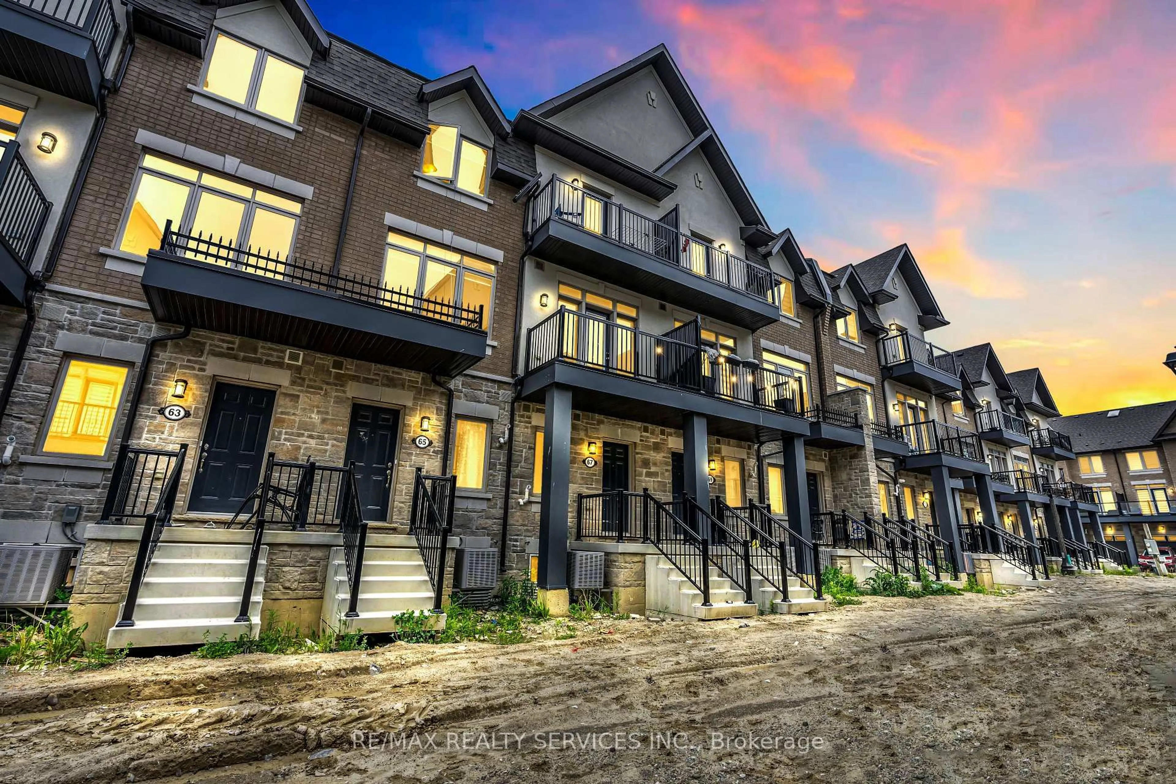 Patio, street for 67 Springdale Ave, Caledon Ontario L7C 4L4