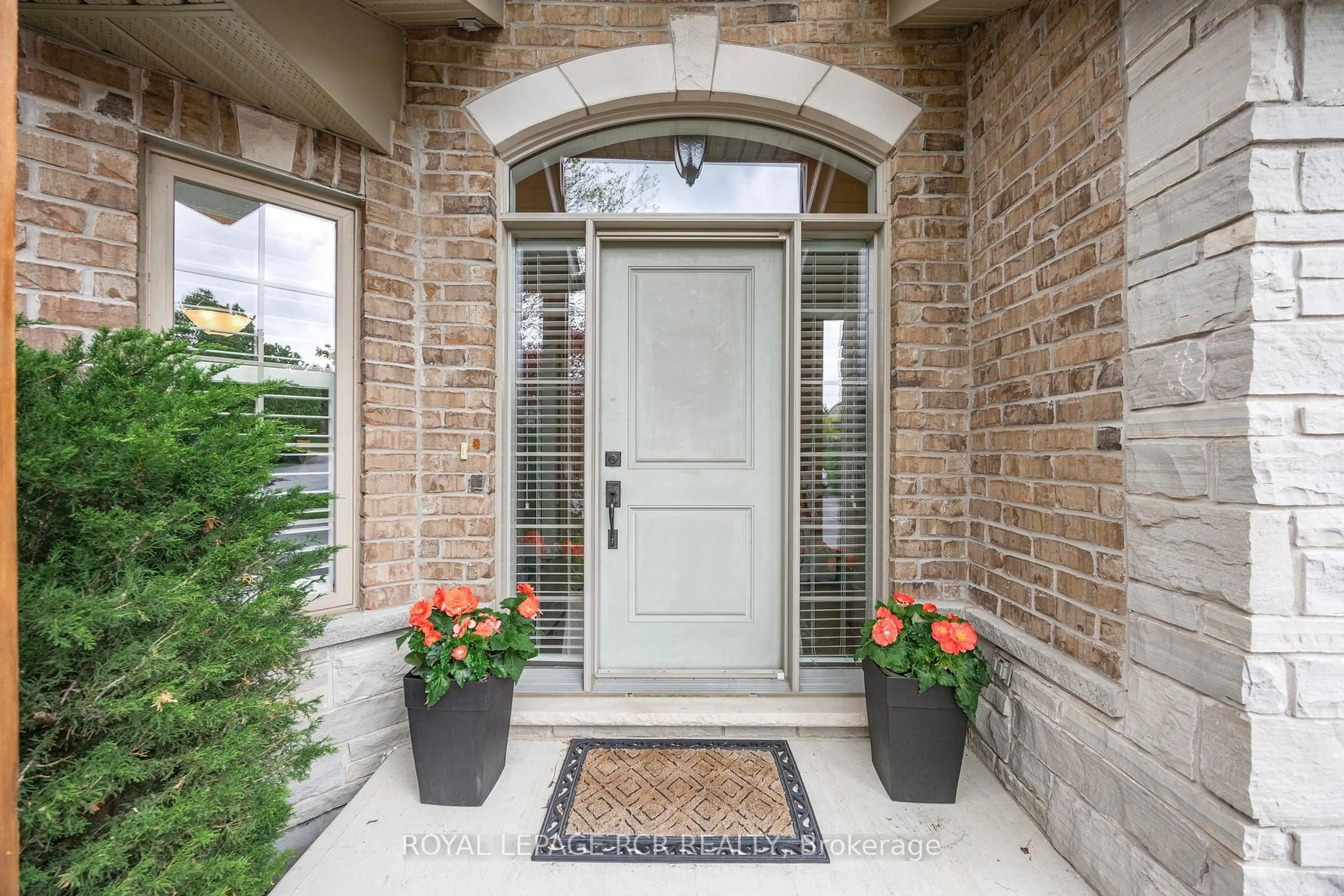 Indoor entryway for 1 Reddington Dr #4, Caledon Ontario L7E 4C4