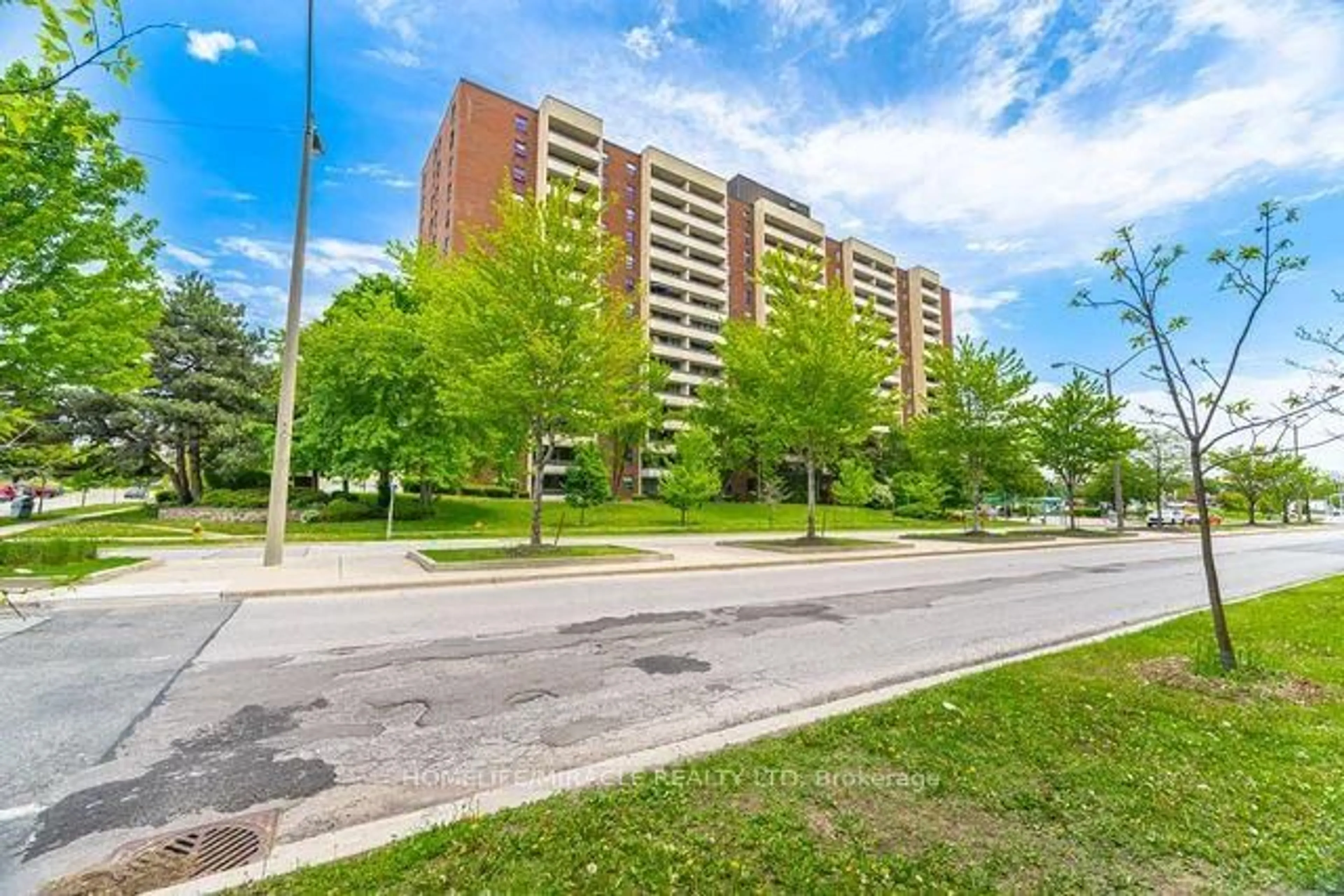 A pic from outside/outdoor area/front of a property/back of a property/a pic from drone, street for 455 Sentinel Rd #1112, Toronto Ontario M3J 1V5